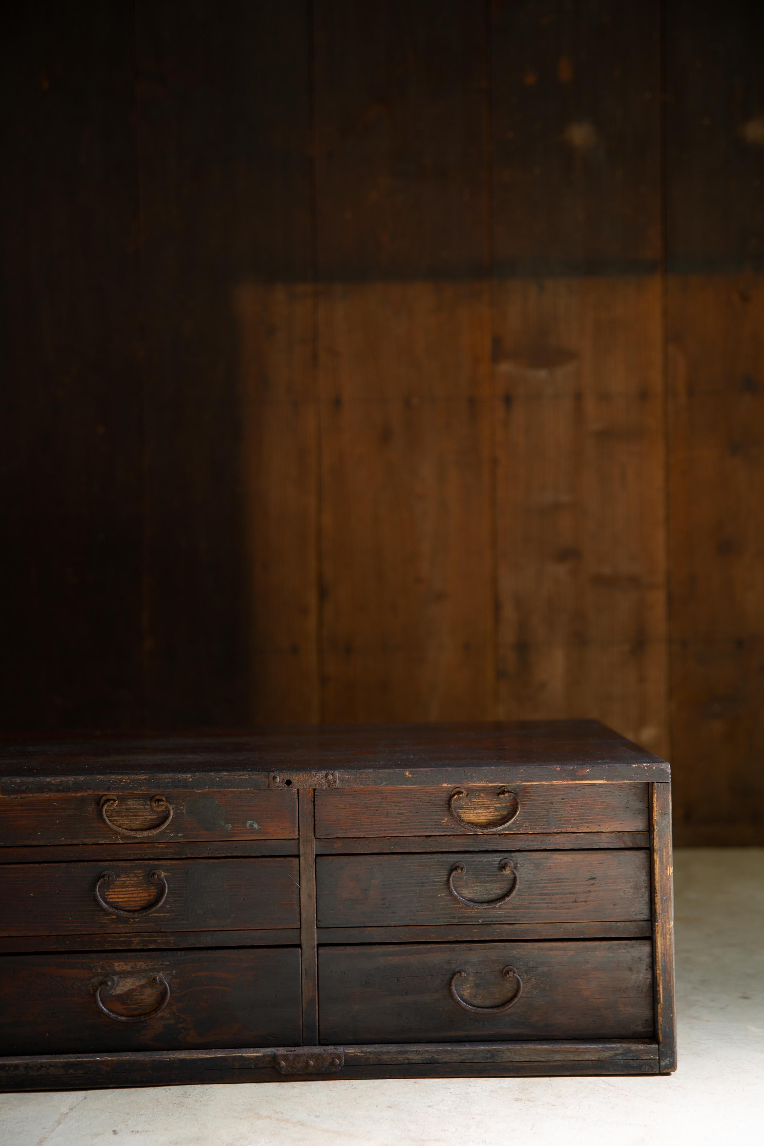 1860s-1910s Meiji Japanese antique wabi sabi Urushi mid Tansu chest of drawers For Sale 1