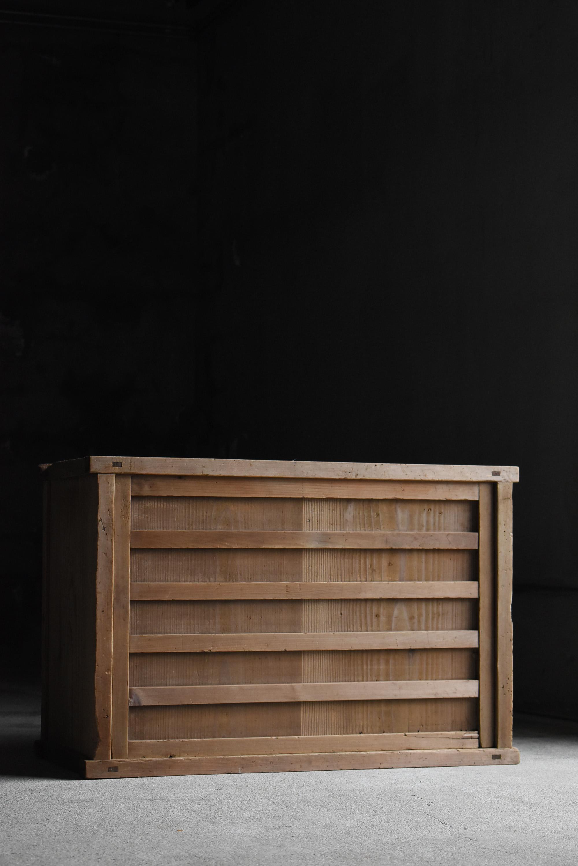1860s-1920s Japanese antique tansu chest of drawer cabinet wabisabi wabi-sabi

Size: W 875, D 425, H 585
Meiji period.