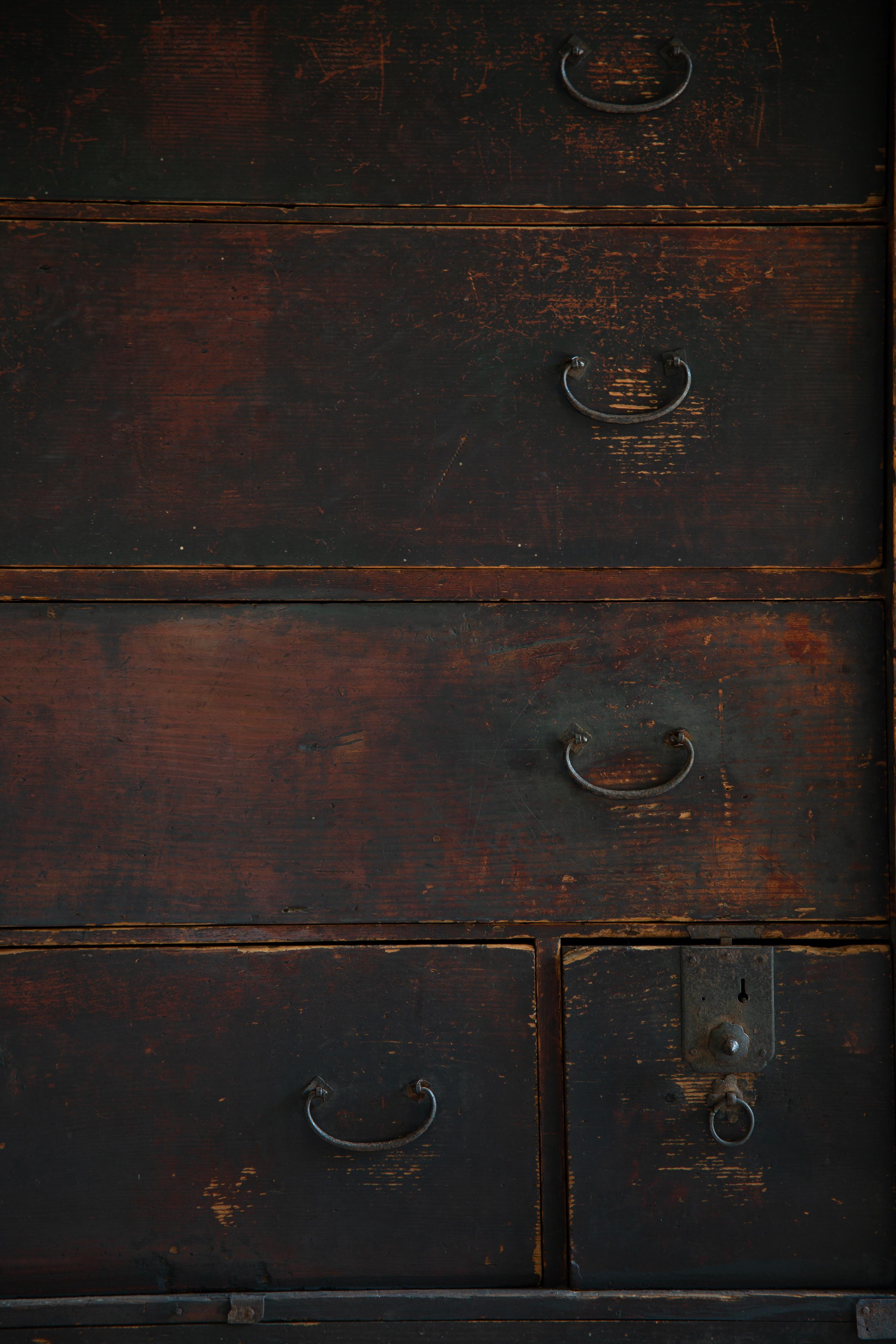 1860s-80s Japanese antique mid size Urushi Tansu chest of drawers, wabi sabi For Sale 10