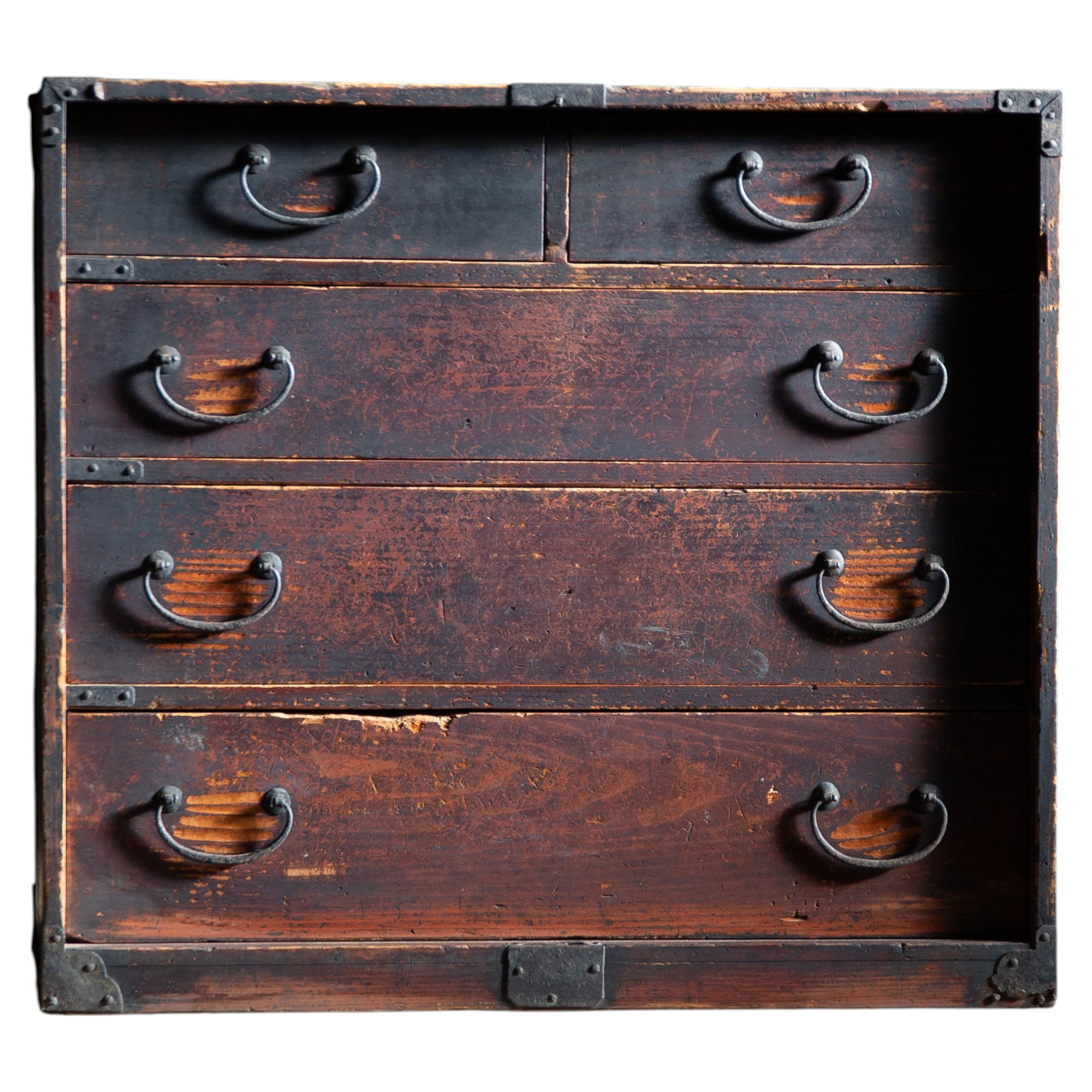 Cassettiera antica di medie dimensioni Urushi Tansu di Edo del 1860-80, wabi sabi
