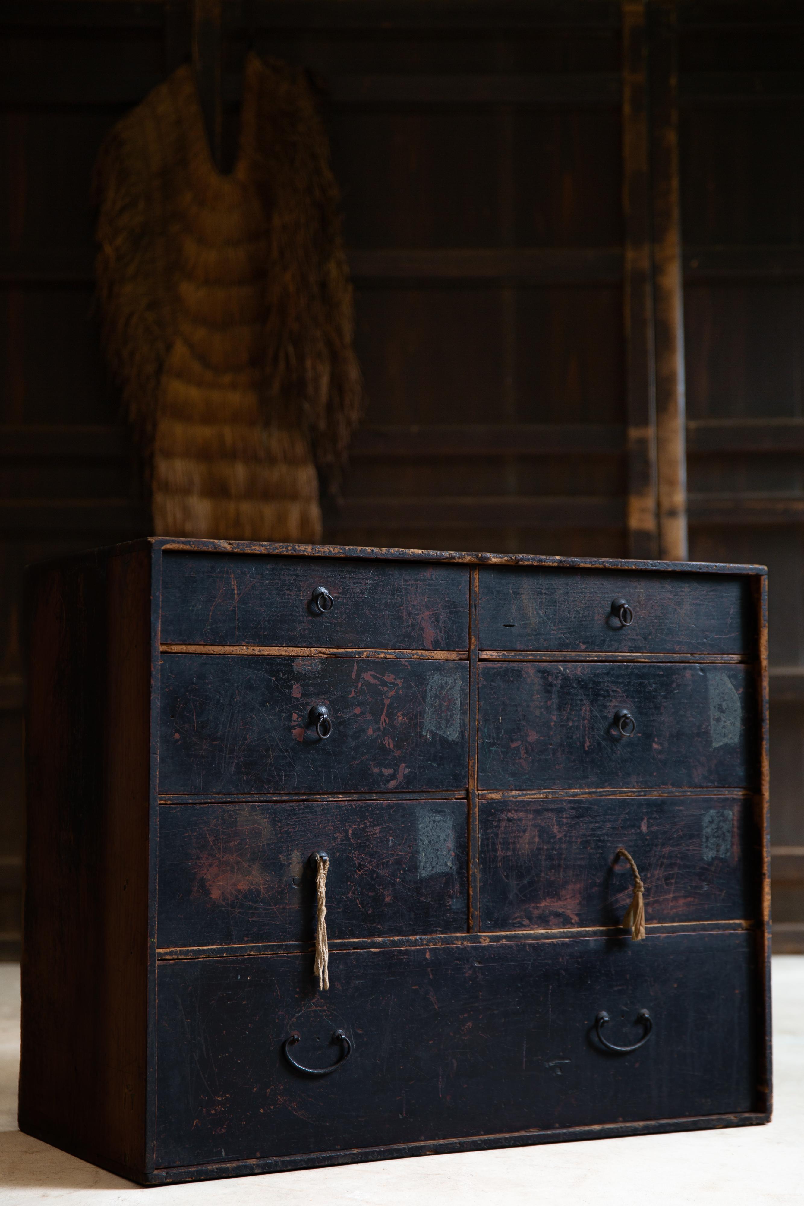 1860s-80s Cómoda japonesa antigua wabi sabi Urushi negro medio Tansu Lacado en venta