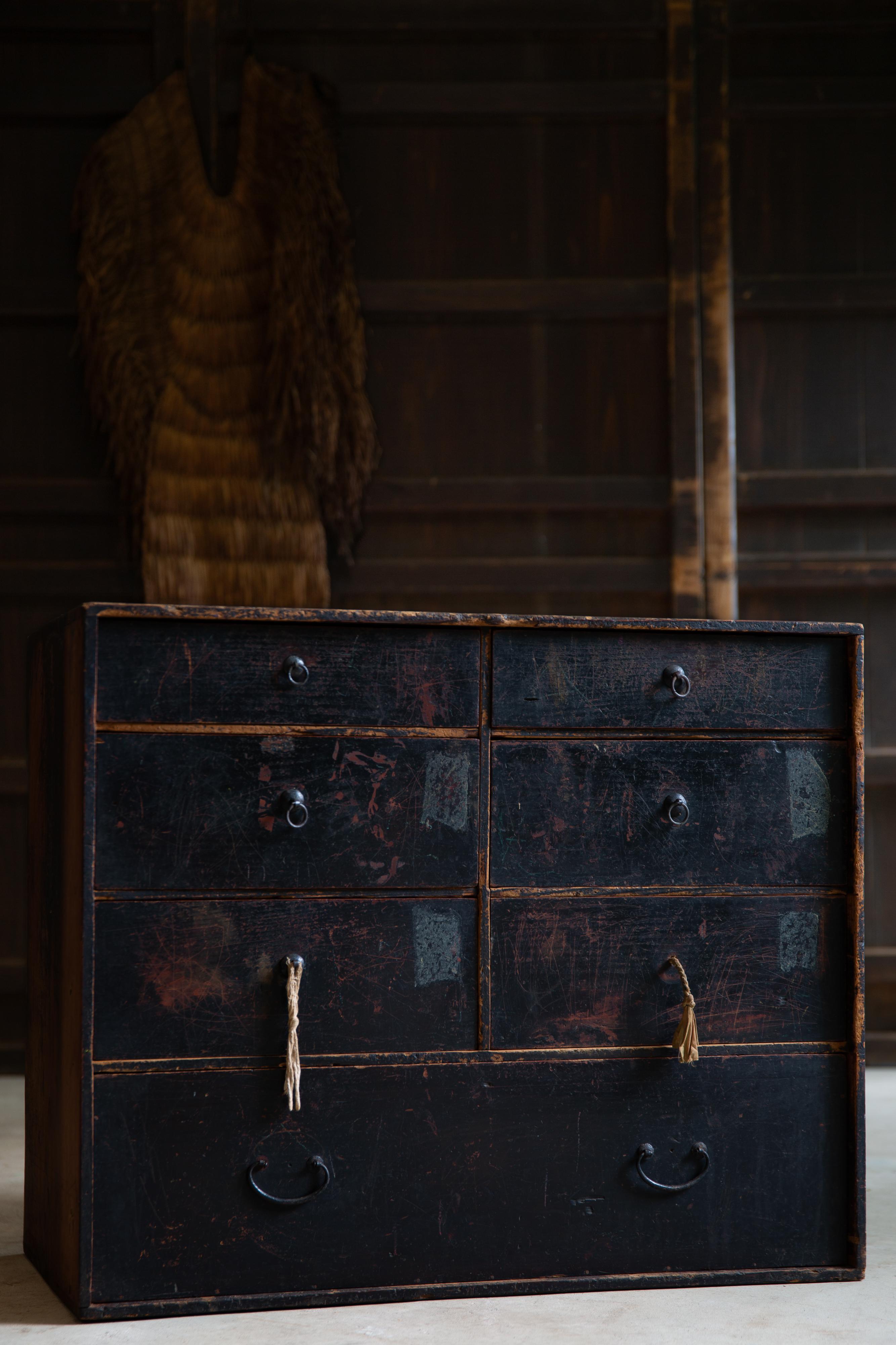 1860s-80s Cómoda japonesa antigua wabi sabi Urushi negro medio Tansu Edo en venta