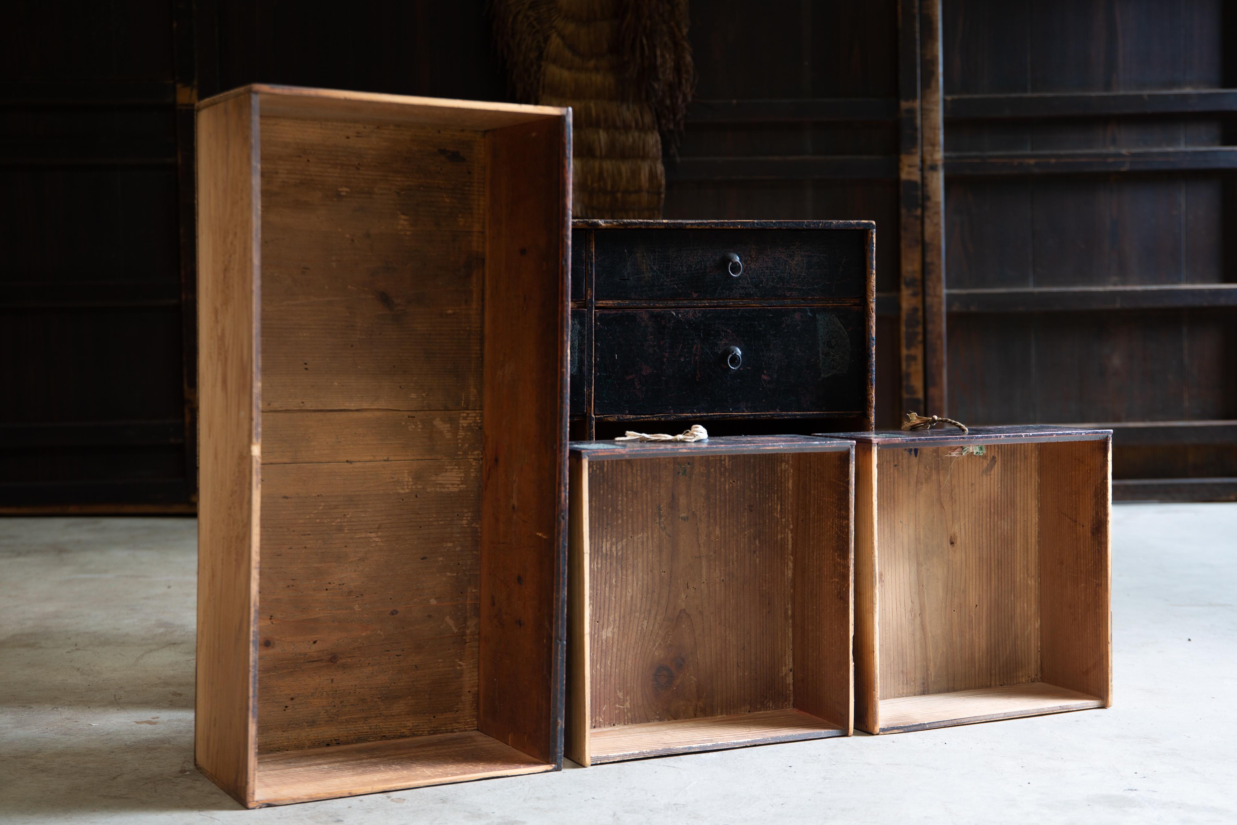 1860s-80s Cómoda japonesa antigua wabi sabi Urushi negro medio Tansu en venta 7