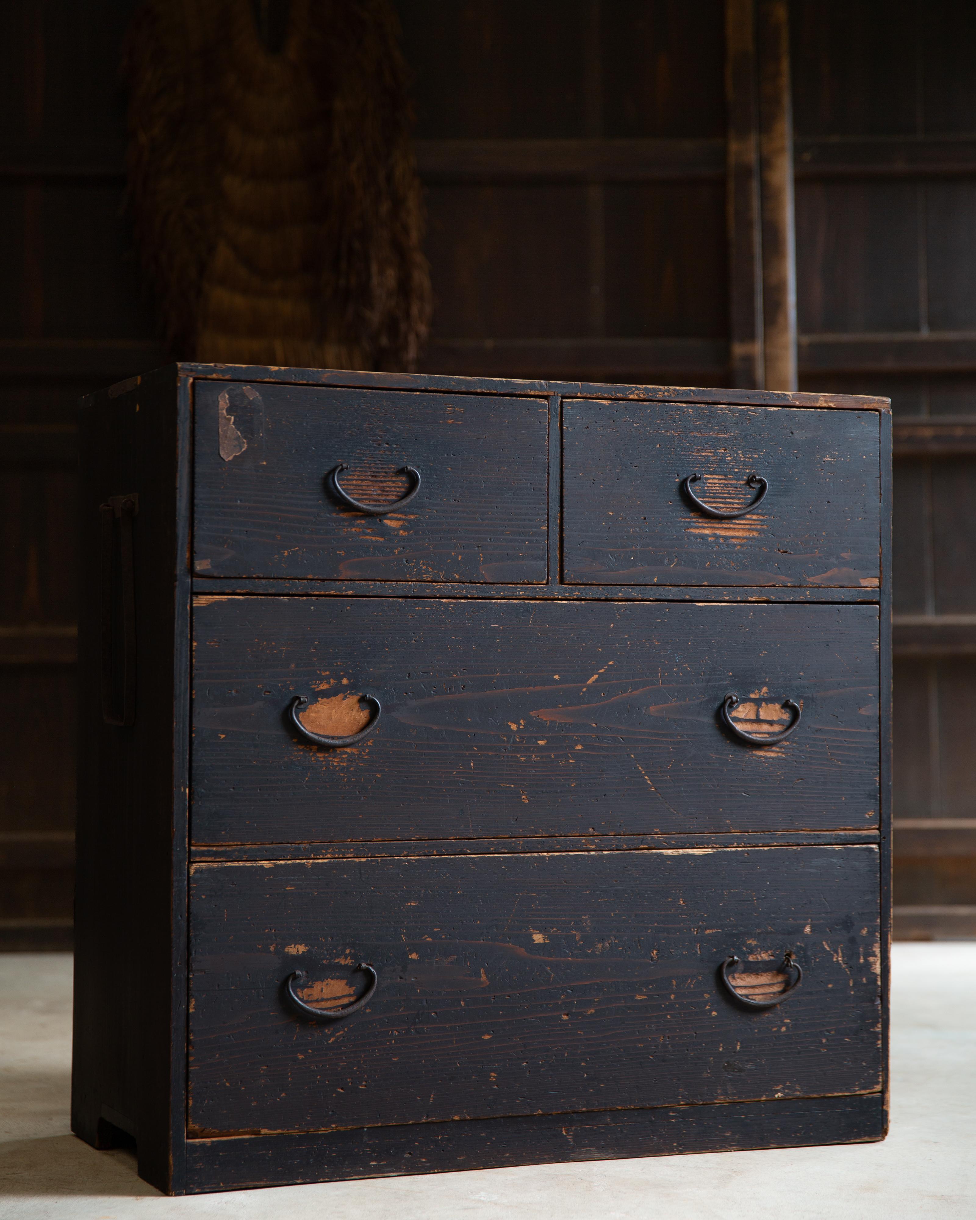 1860-80er Jahre japanische antike wabi sabi Schwarz Urushi Mitte Tansu Kommode (Edo) im Angebot