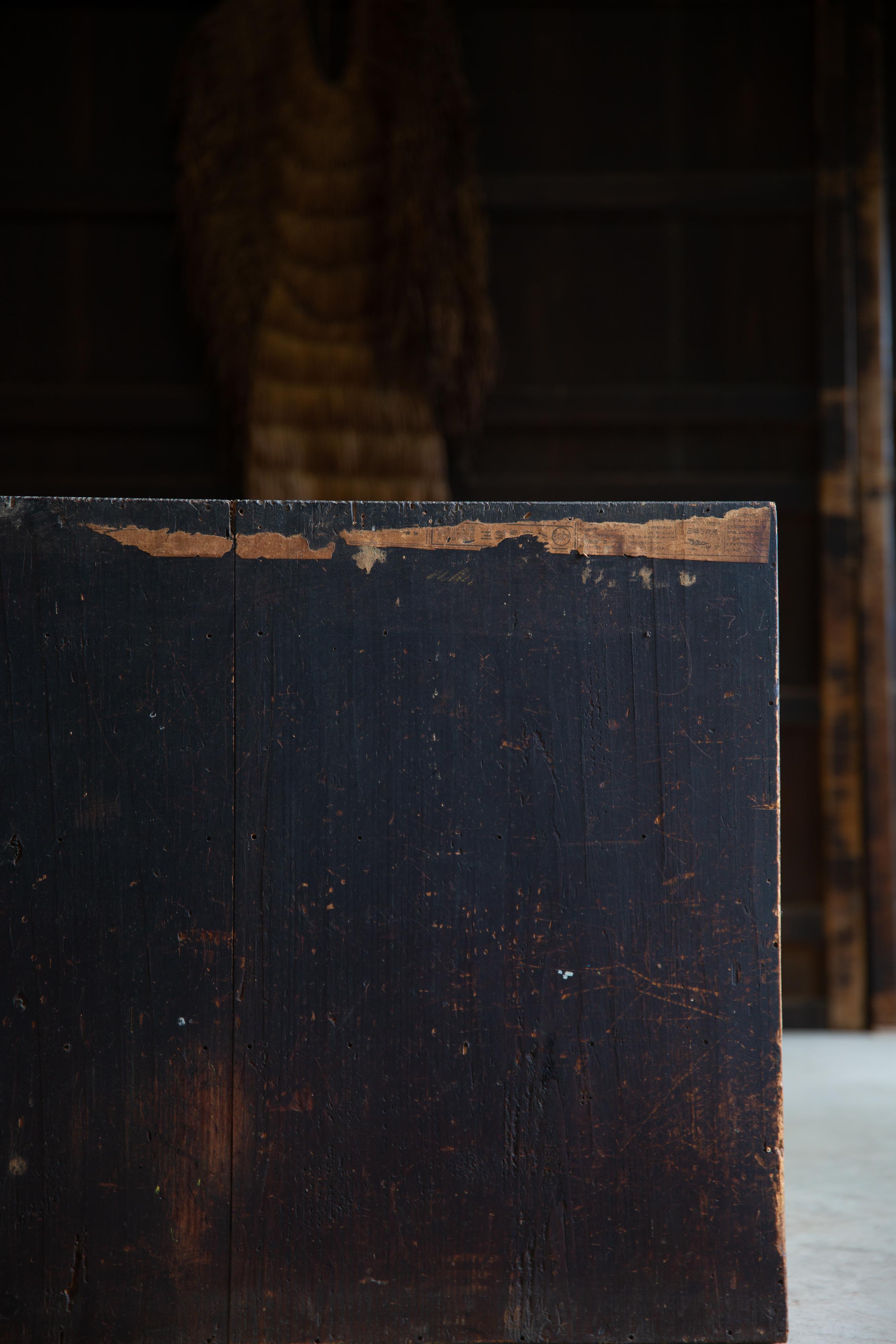 1860s-80s Cómoda japonesa antigua wabi sabi Urushi negro medio Tansu en venta 6