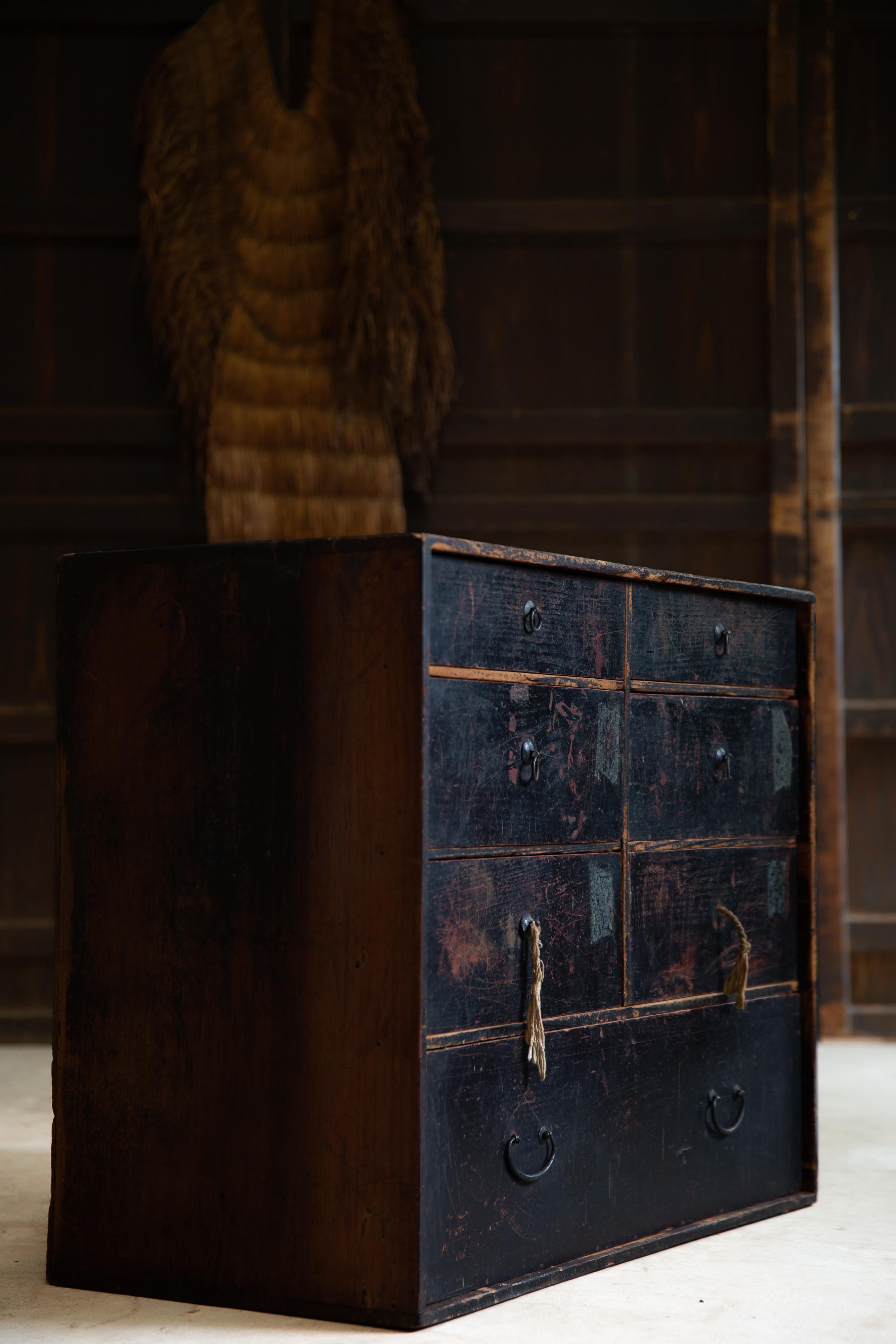 1860s-80s Cómoda japonesa antigua wabi sabi Urushi negro medio Tansu Japonés en venta