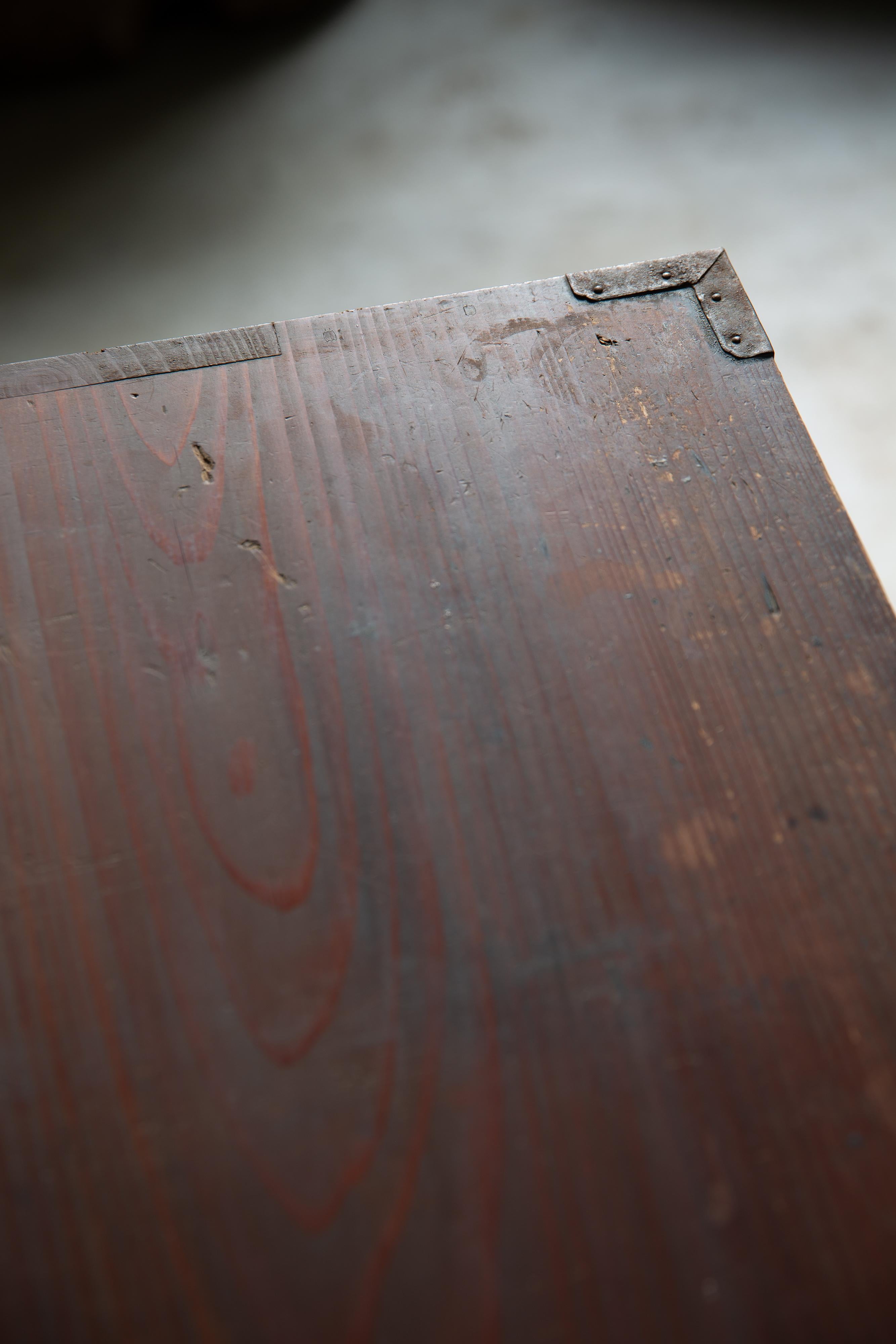 1860s-1910s Meiji Japanese antique wabi sabi Urushi mid Tansu chest of drawers For Sale 10