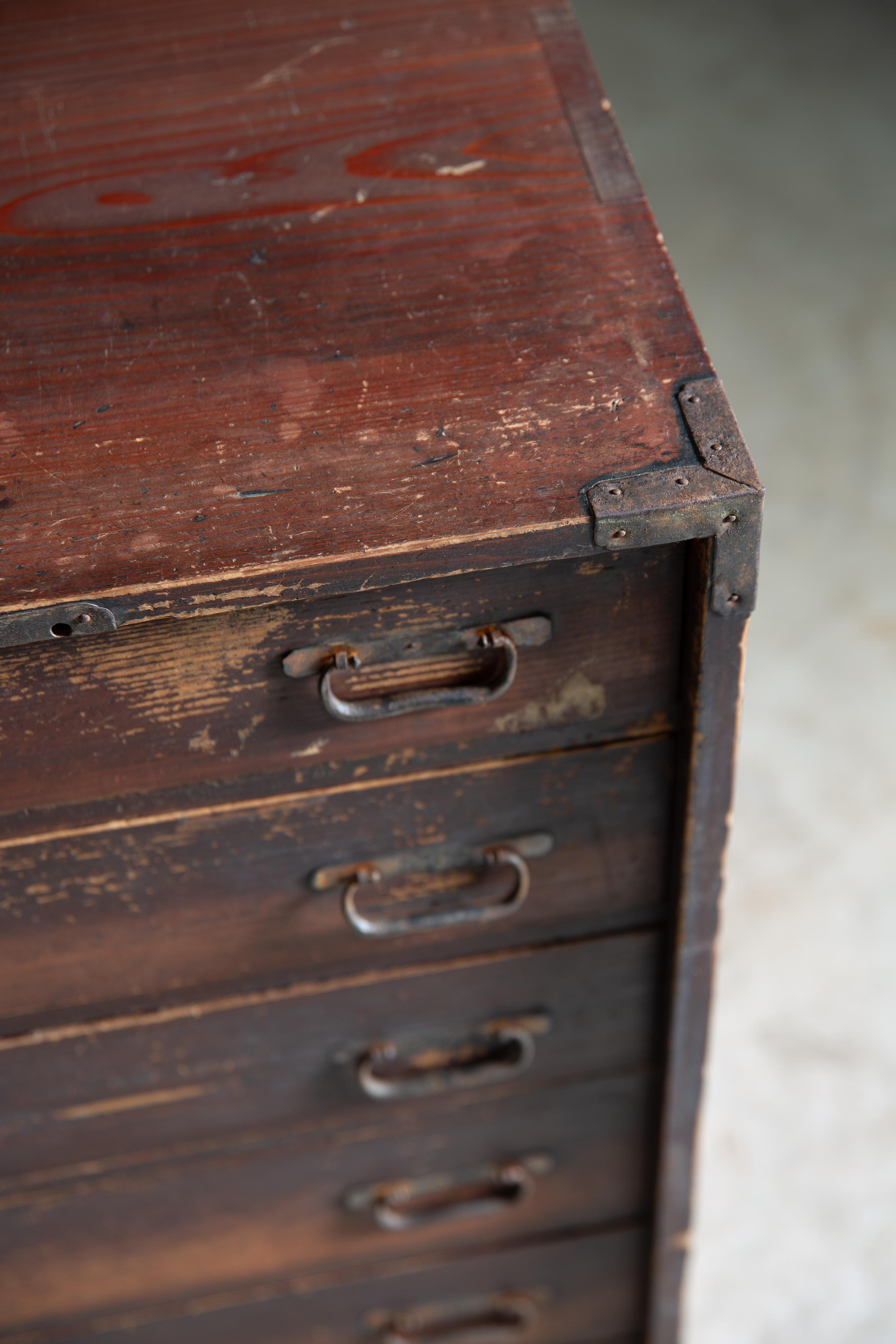 1860s-1910s Meiji Japanese antique wabi sabi Urushi mid Tansu chest of drawers For Sale 11