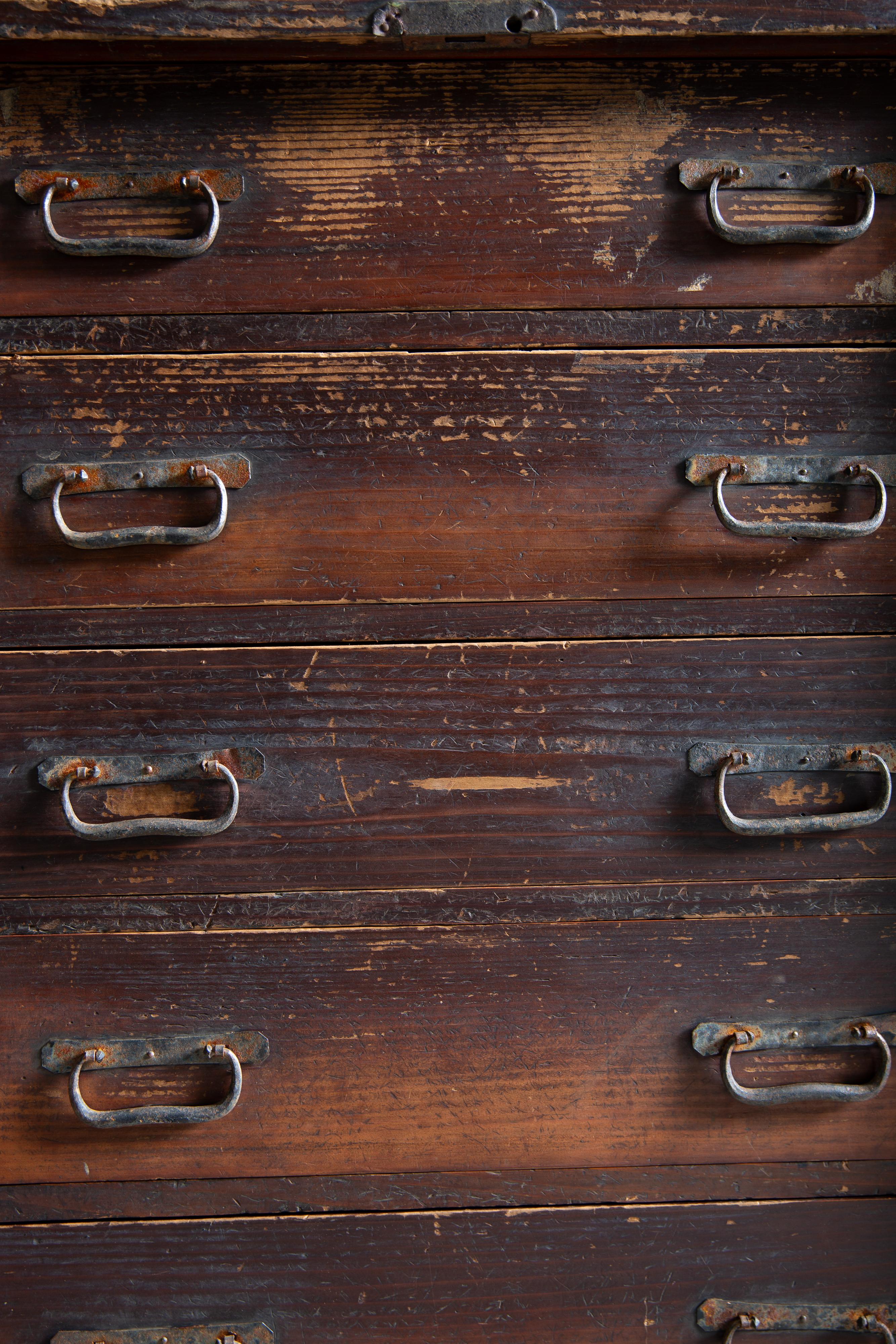 1860s-1910s Meiji Japanese antique wabi sabi Urushi mid Tansu chest of drawers For Sale 12