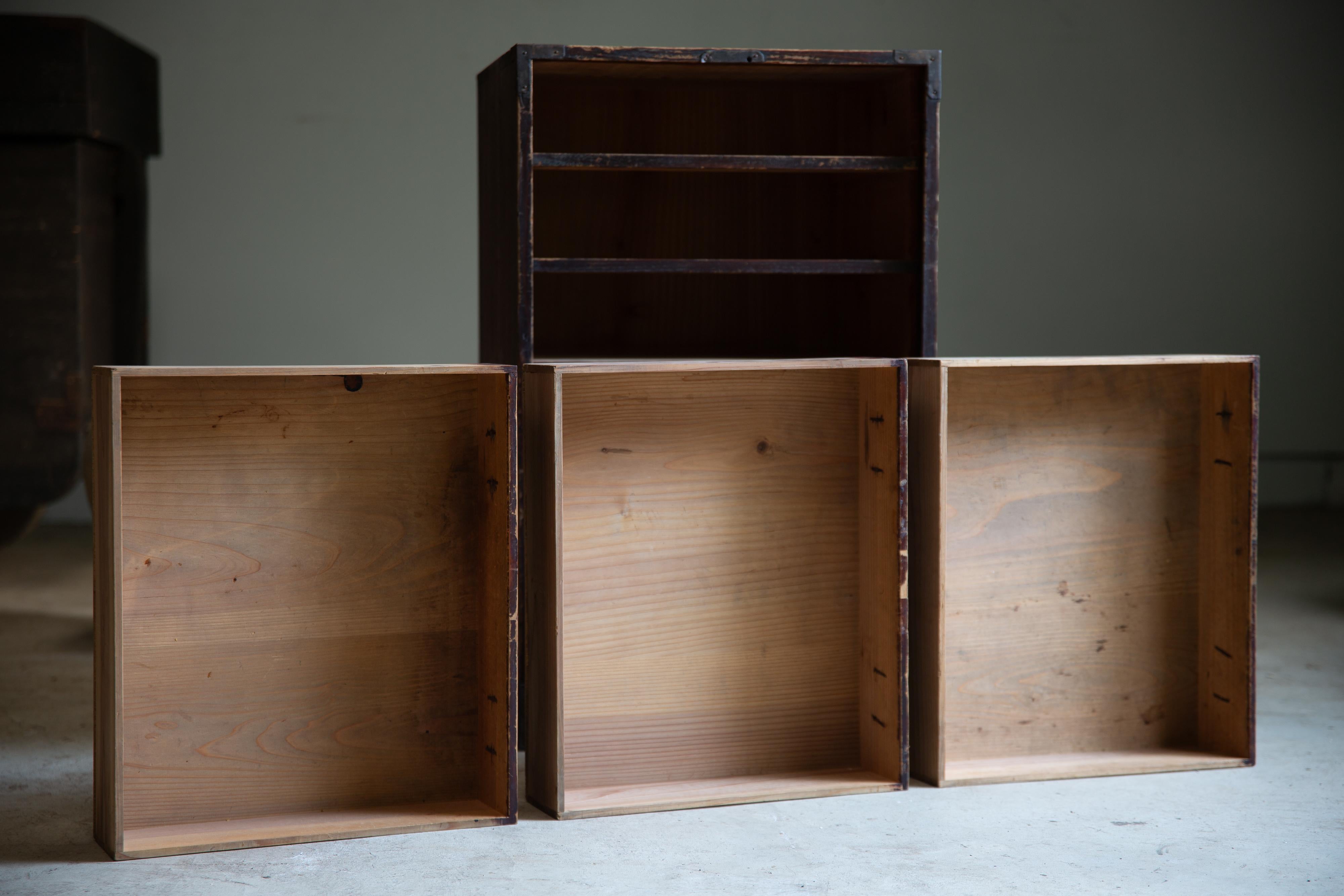 1860s-1910s Meiji Japanese antique wabi sabi Urushi mid Tansu chest of drawers For Sale 13