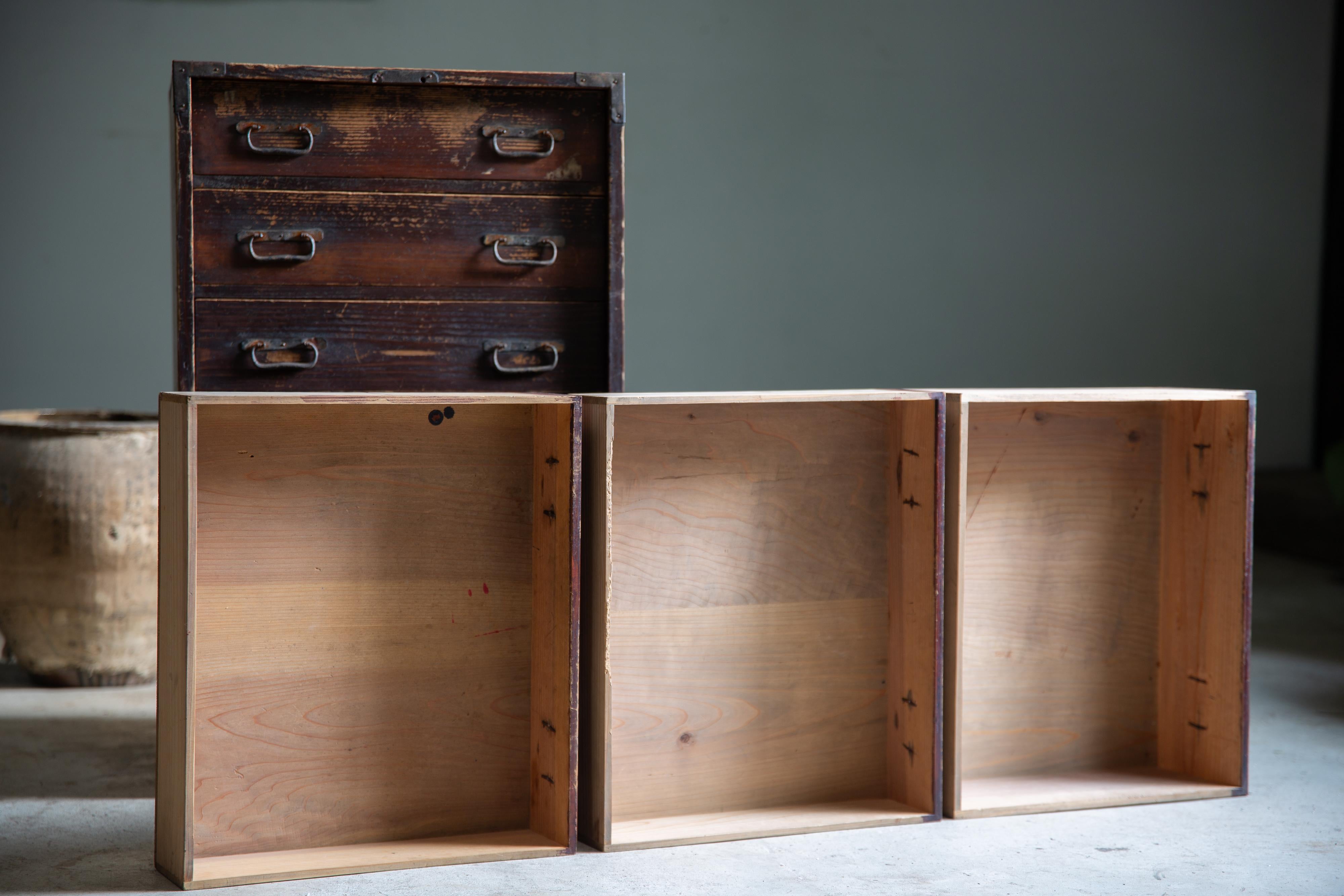 1860s-1910s Meiji Japanese antique wabi sabi Urushi mid Tansu chest of drawers For Sale 14