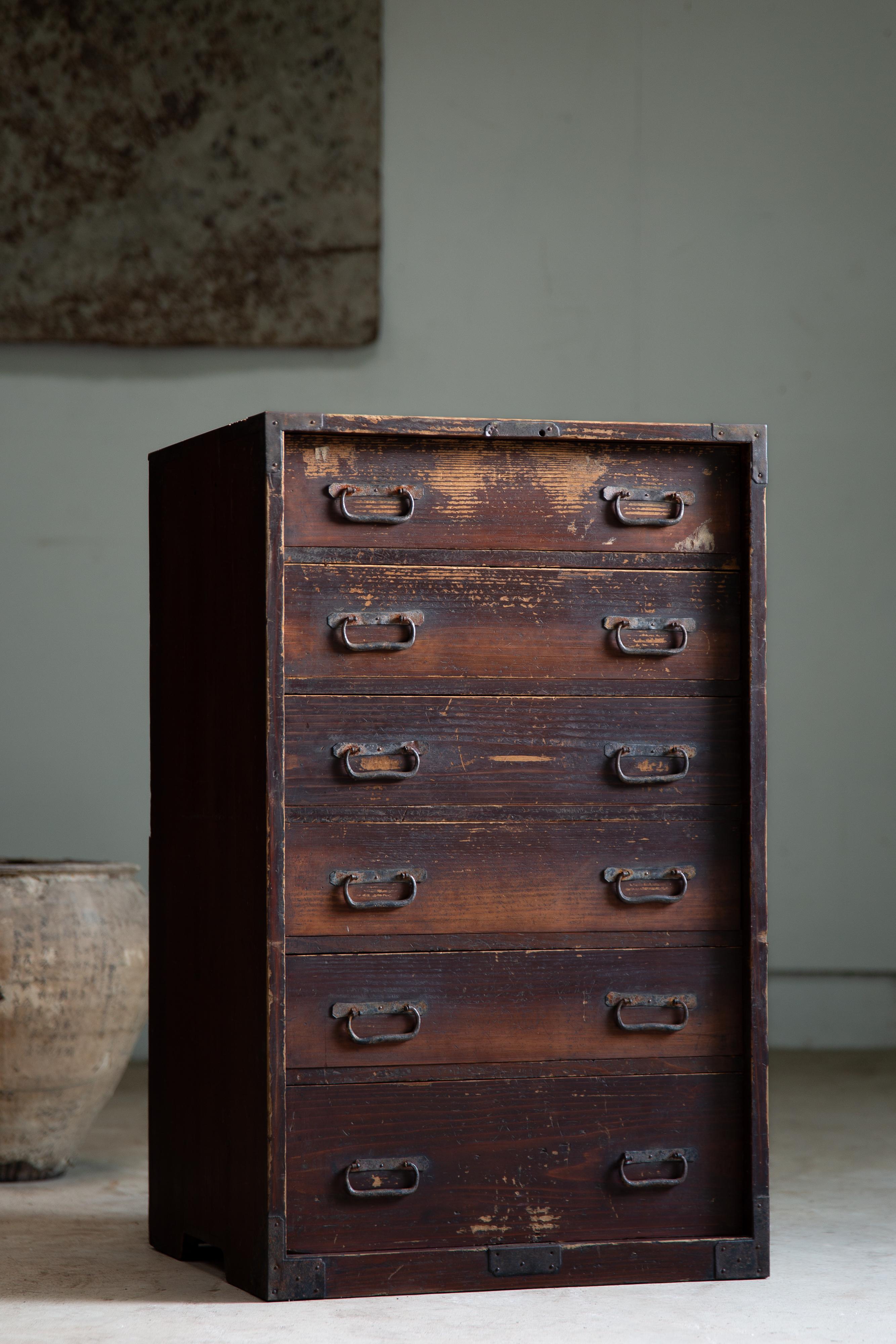 Lacquered 1860s-1910s Meiji Japanese antique wabi sabi Urushi mid Tansu chest of drawers For Sale