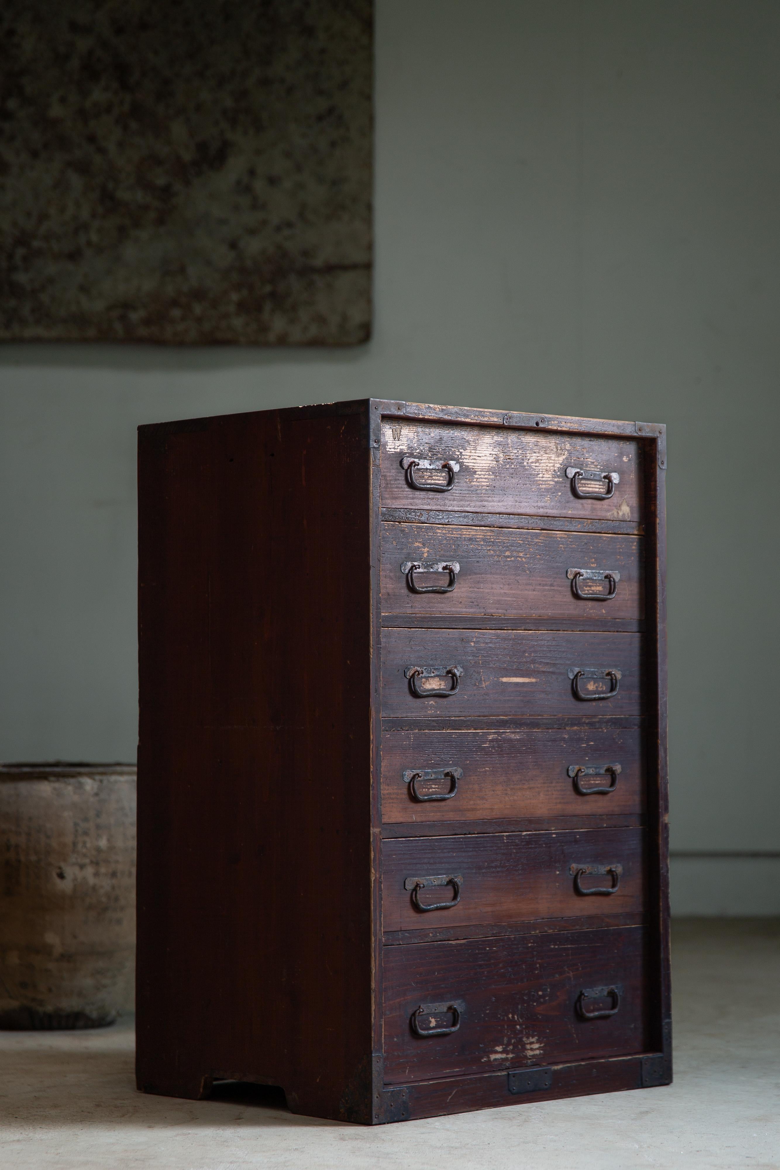 1860s-1910s Meiji Japanese antique wabi sabi Urushi mid Tansu chest of drawers For Sale 1