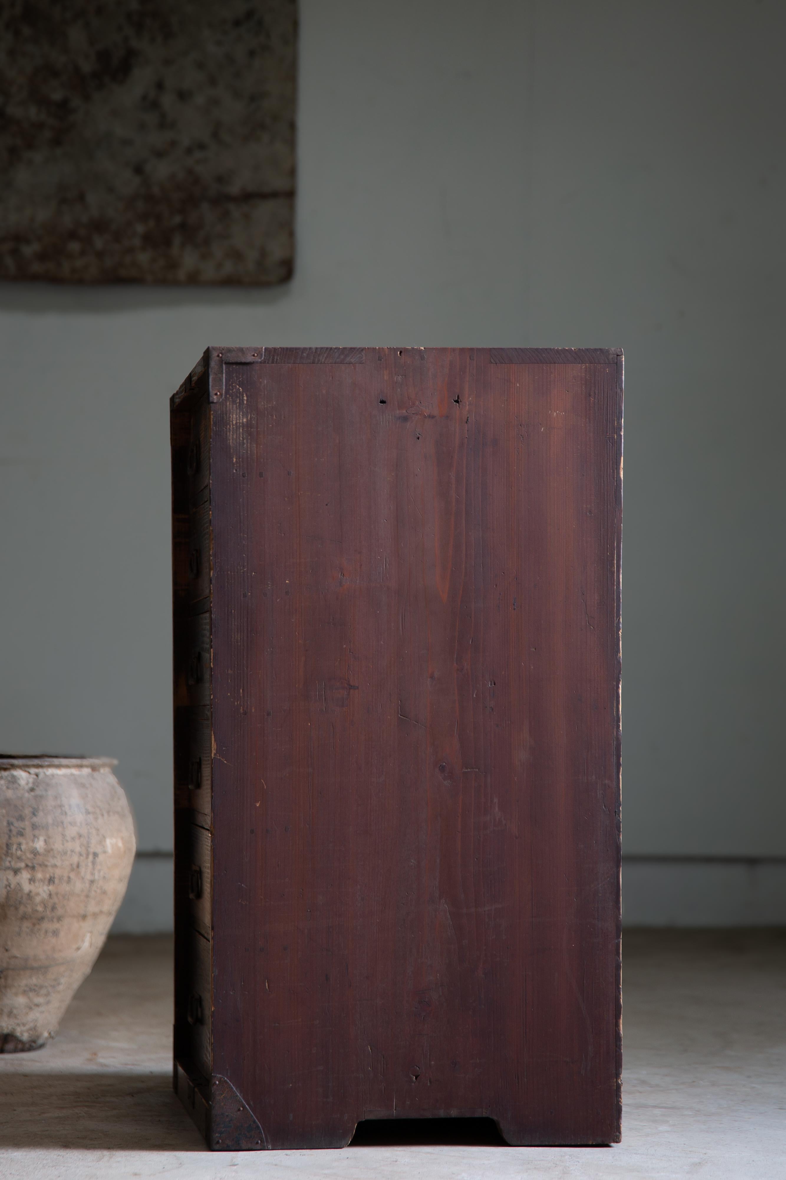 1860s-1910s Meiji Japanese antique wabi sabi Urushi mid Tansu chest of drawers For Sale 3