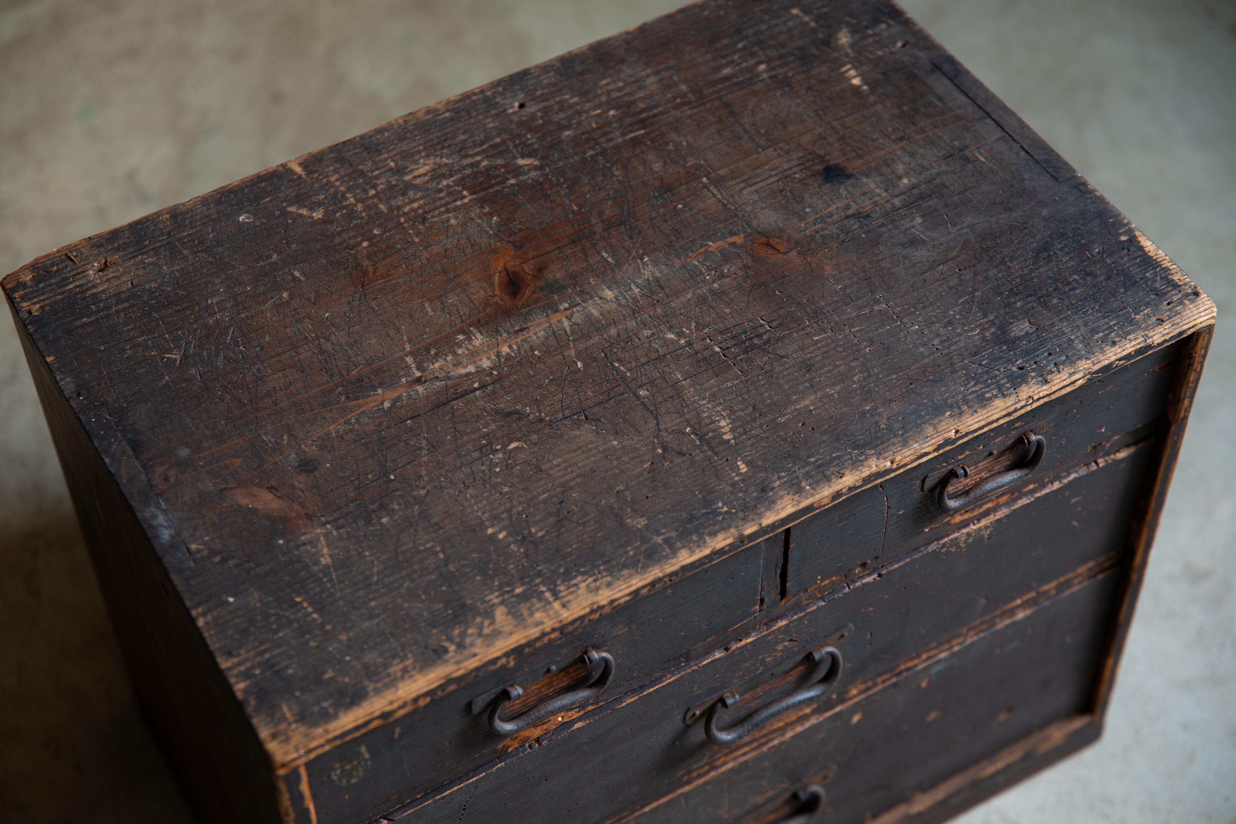 Cassettiera giapponese antica wabi sabi Urushi mid Tansu degli anni 1860-80 in vendita 7