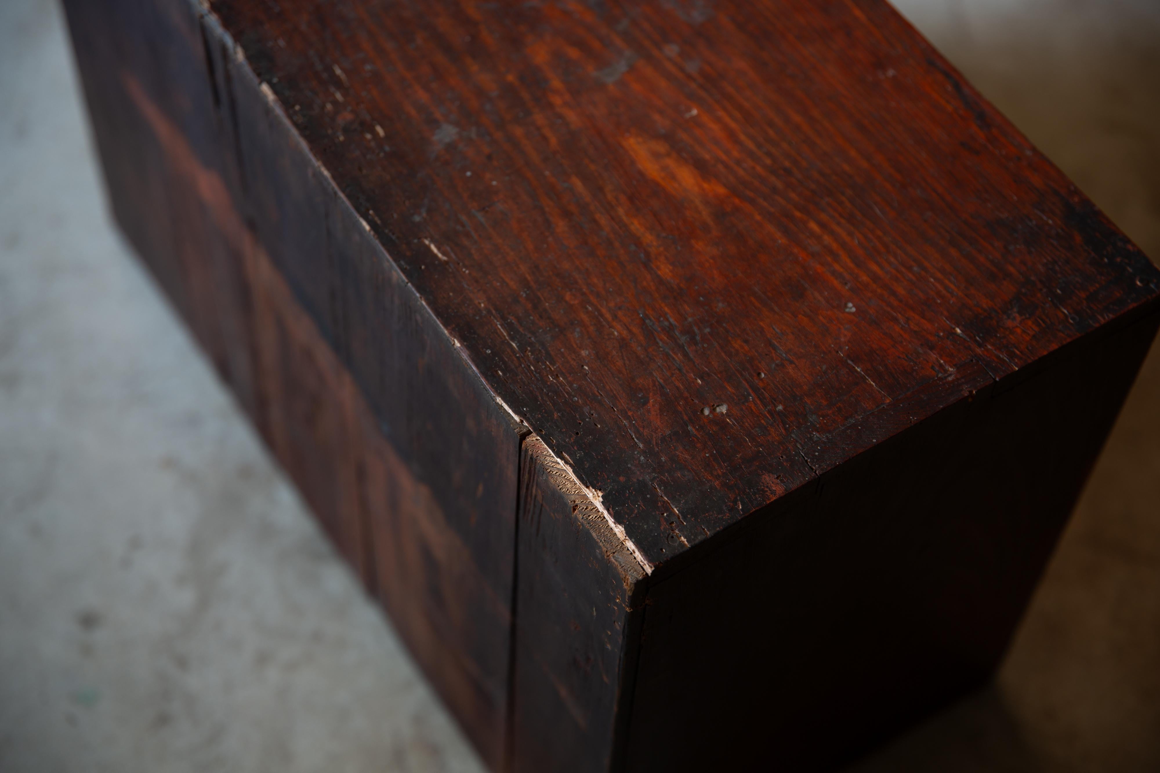 Cassettiera giapponese antica wabi sabi Urushi mid Tansu degli anni 1860-80 in vendita 2