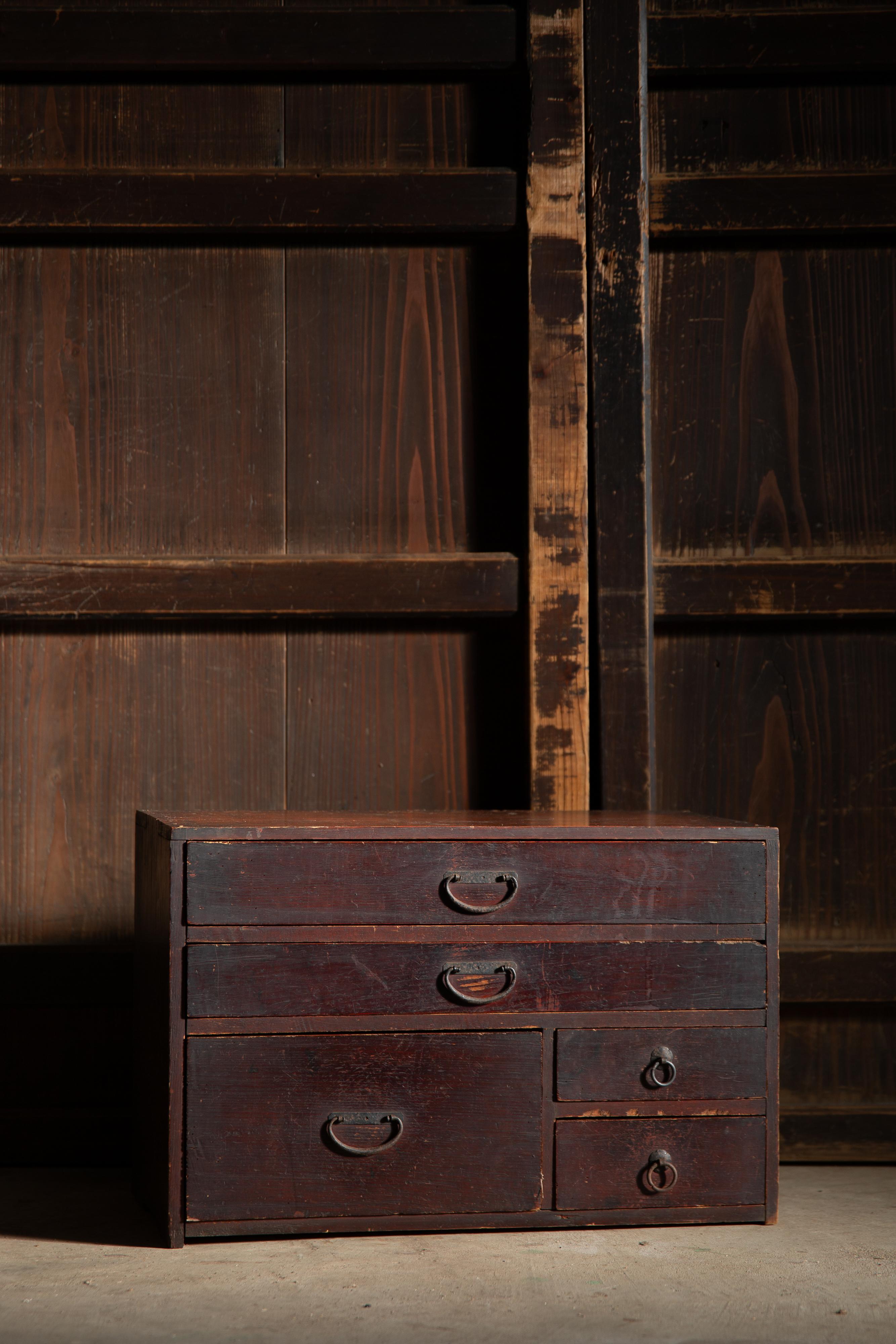 Cassettiera giapponese antica wabi sabi Urushi mid Tansu degli anni 1860-80 in vendita 3