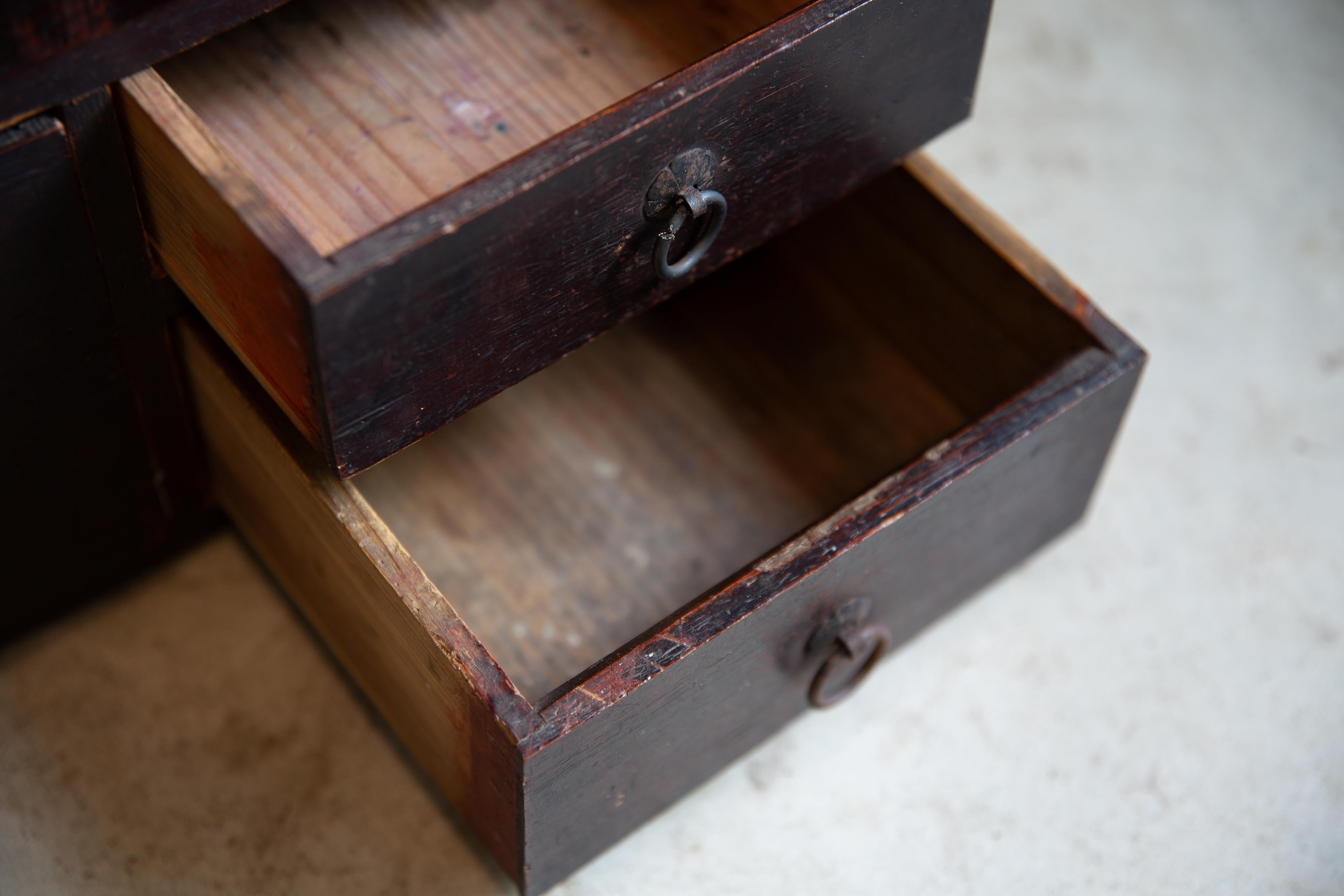 Cassettiera giapponese antica wabi sabi Urushi mid Tansu degli anni 1860-80 in vendita 4