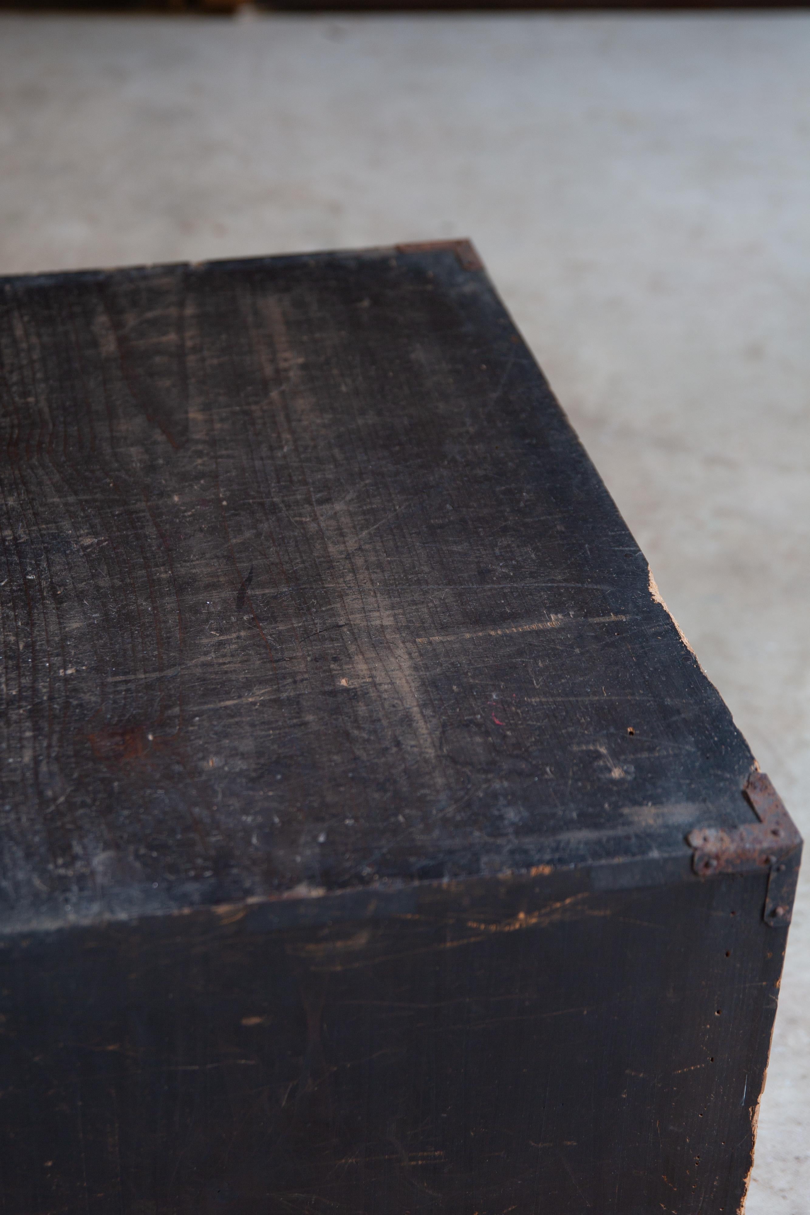 Cassettiera giapponese antica wabi sabi Urushi mid Tansu degli anni 1860-80 in vendita 4