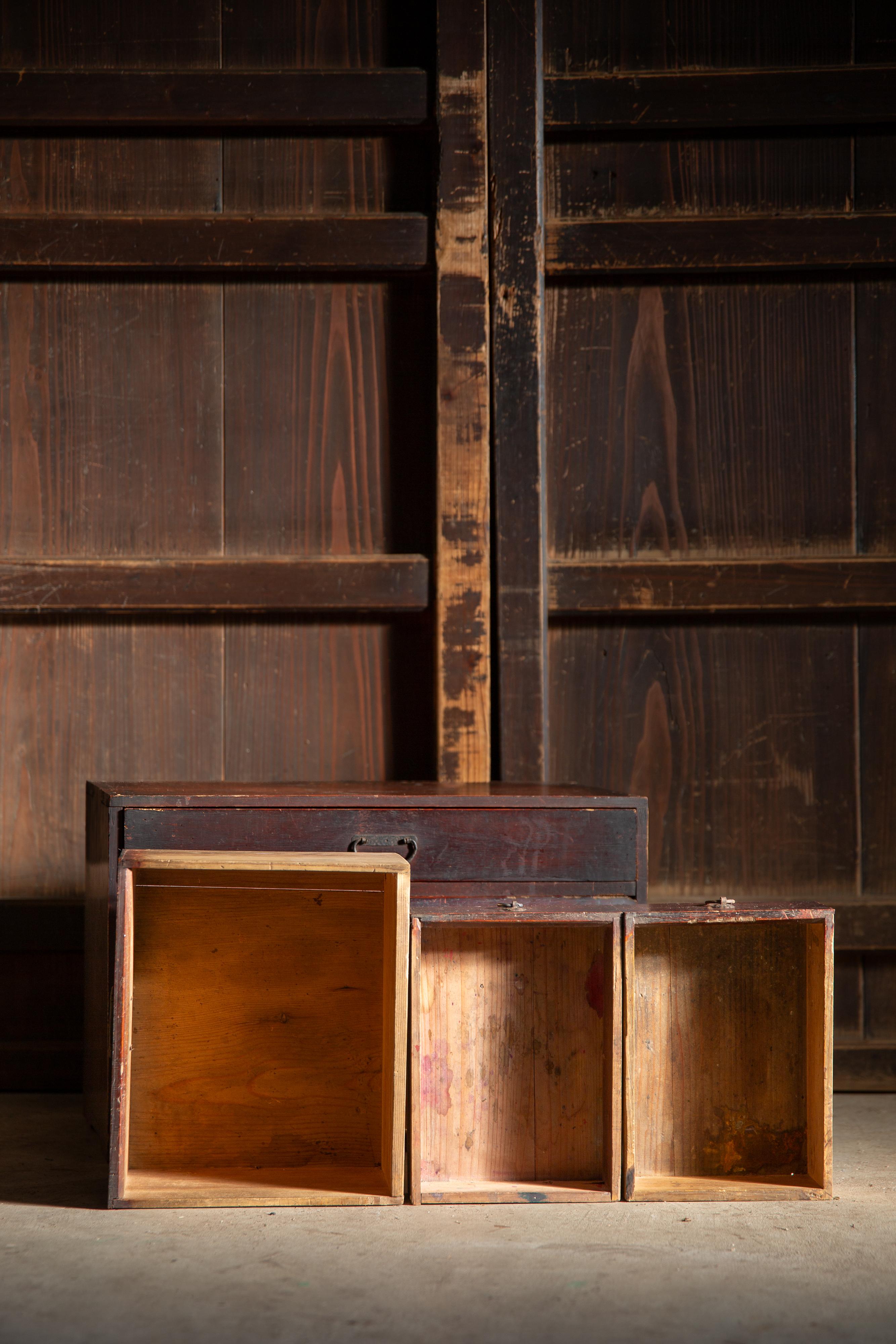 Cassettiera giapponese antica wabi sabi Urushi mid Tansu degli anni 1860-80 in vendita 6