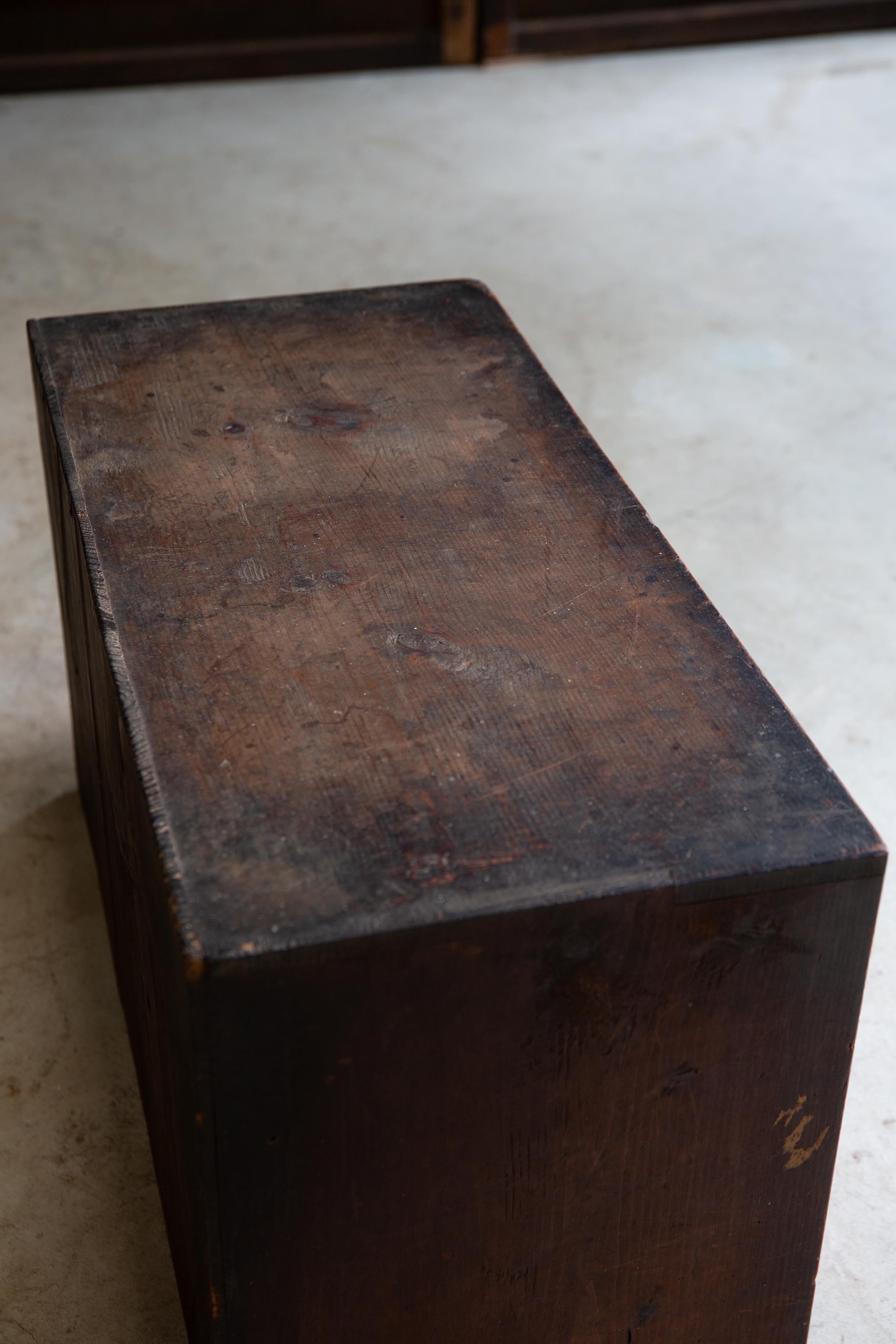 Cassettiera giapponese antica wabi sabi Urushi mid Tansu degli anni 1860-80 in vendita 8