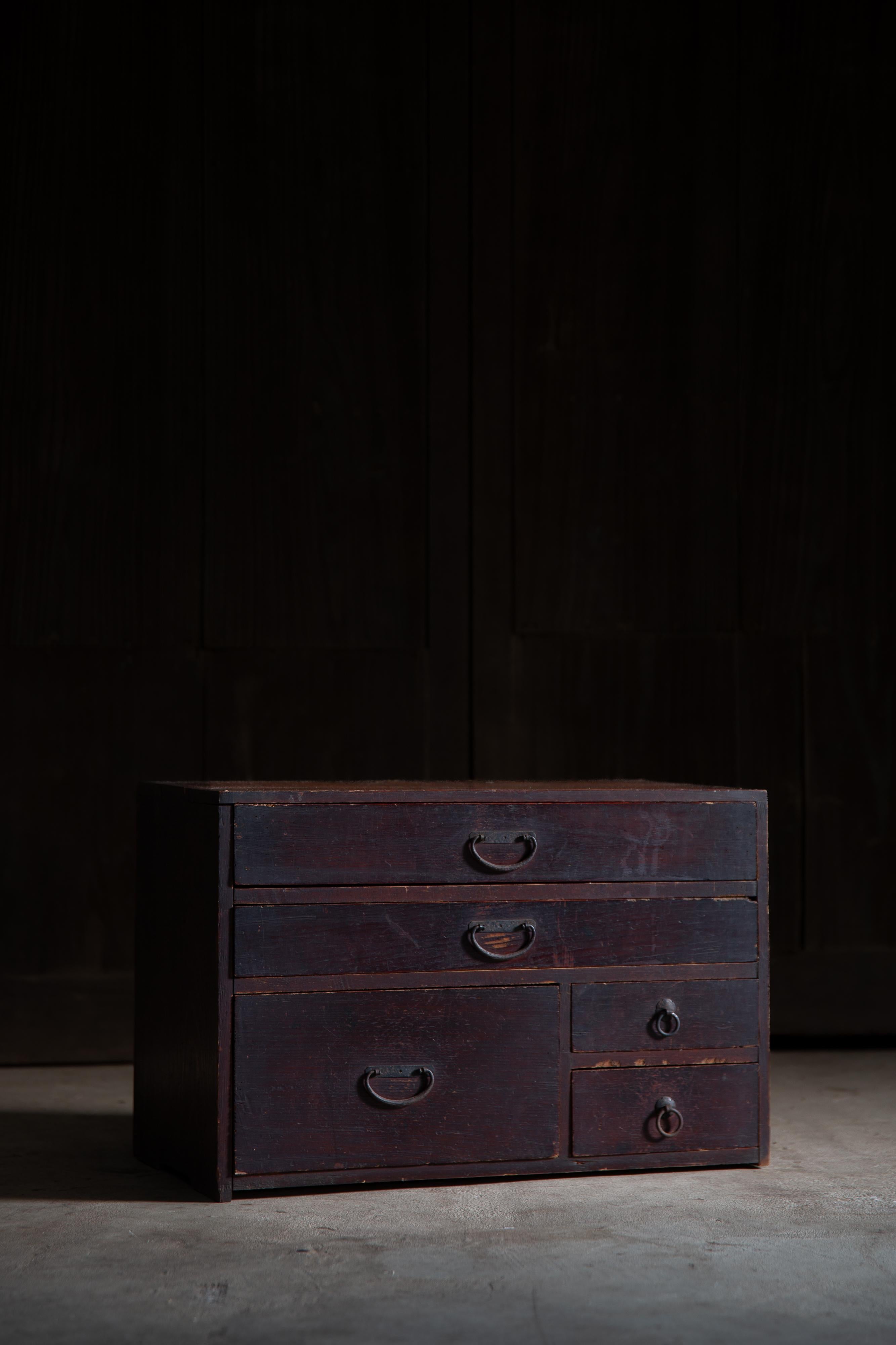 Edo Cassettiera giapponese antica wabi sabi Urushi mid Tansu degli anni 1860-80 in vendita
