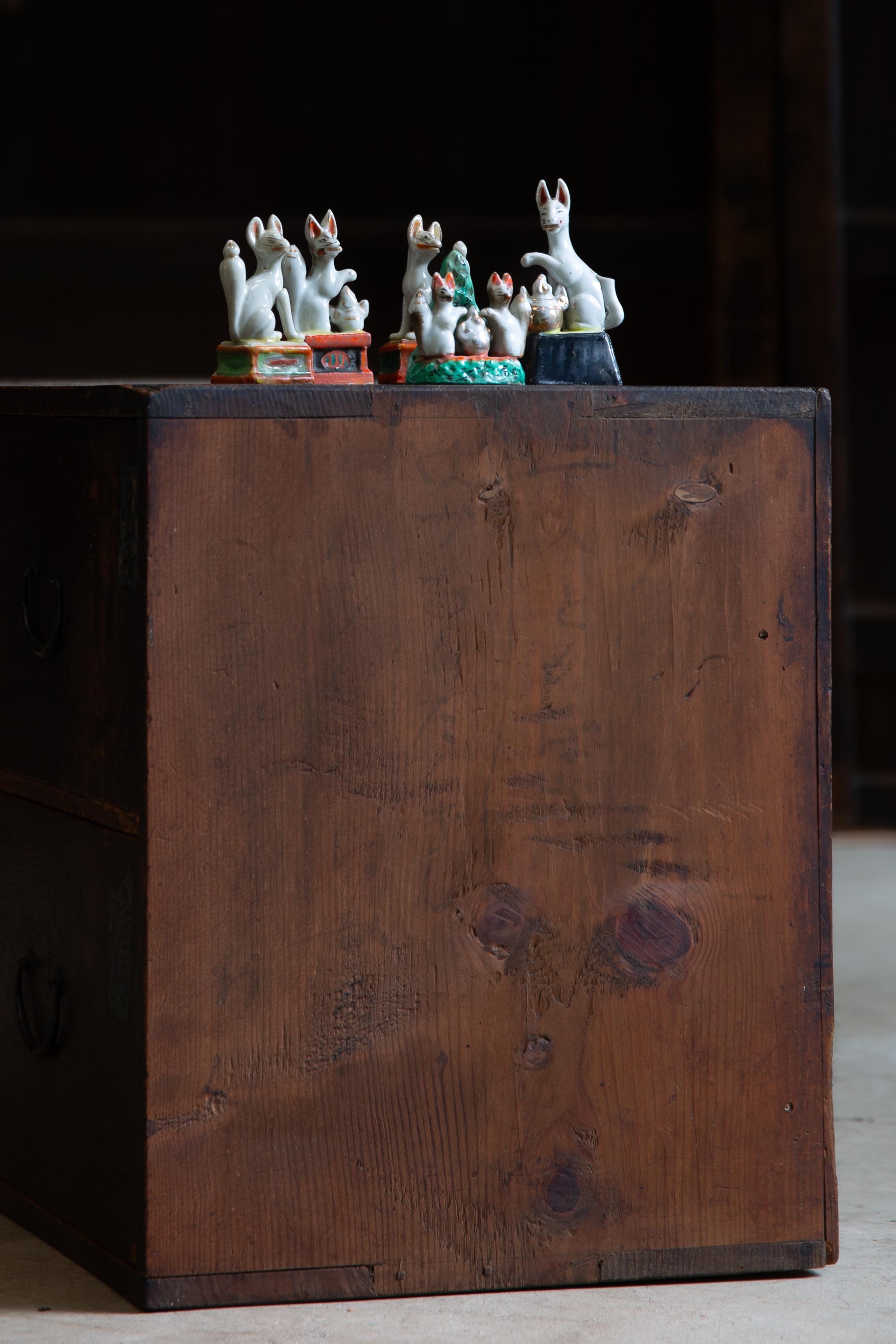 Cassettiera giapponese antica wabi sabi Urushi mid Tansu degli anni 1860-80 in vendita 3