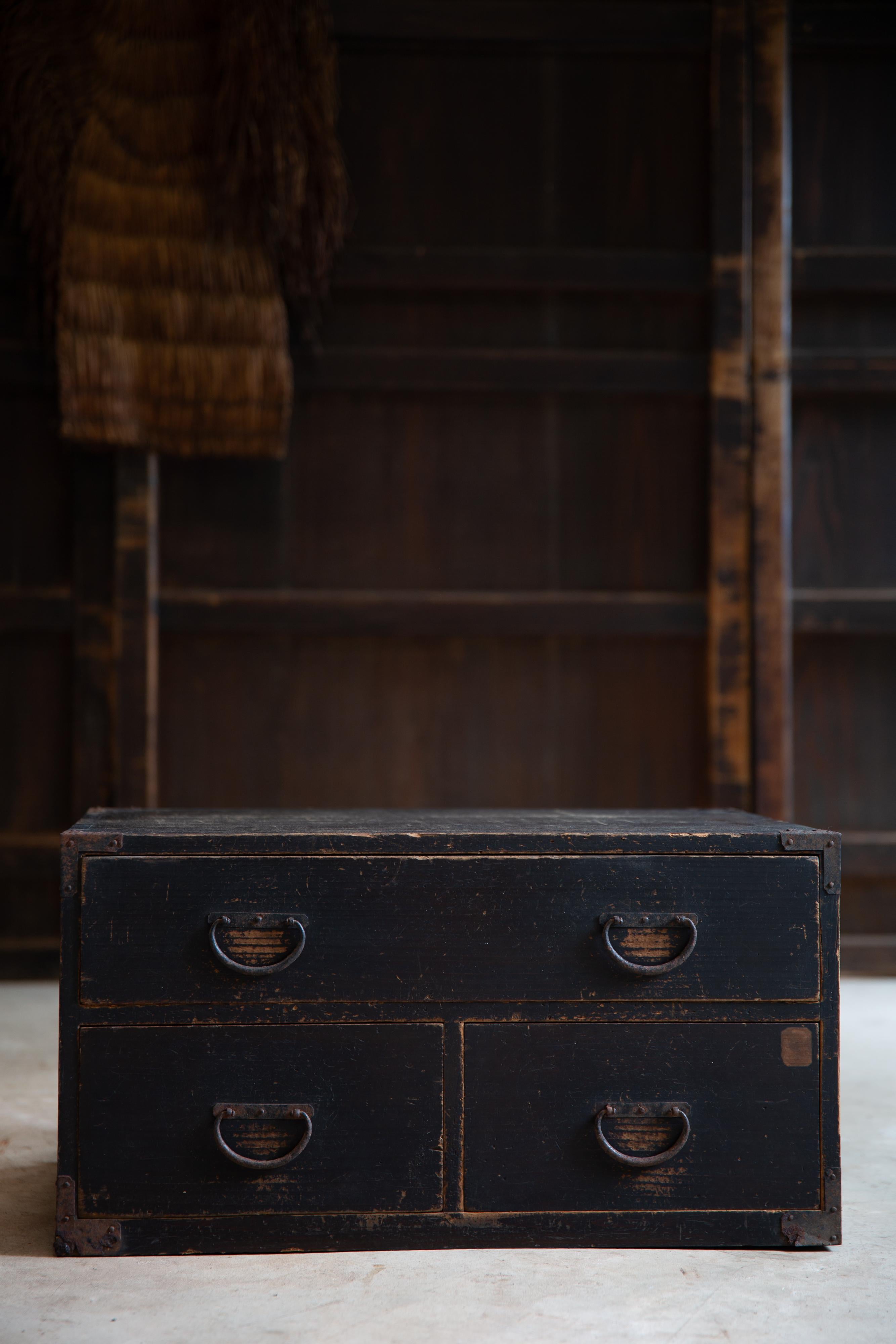 Edo Cassettiera giapponese antica wabi sabi Urushi mid Tansu degli anni 1860-80 in vendita