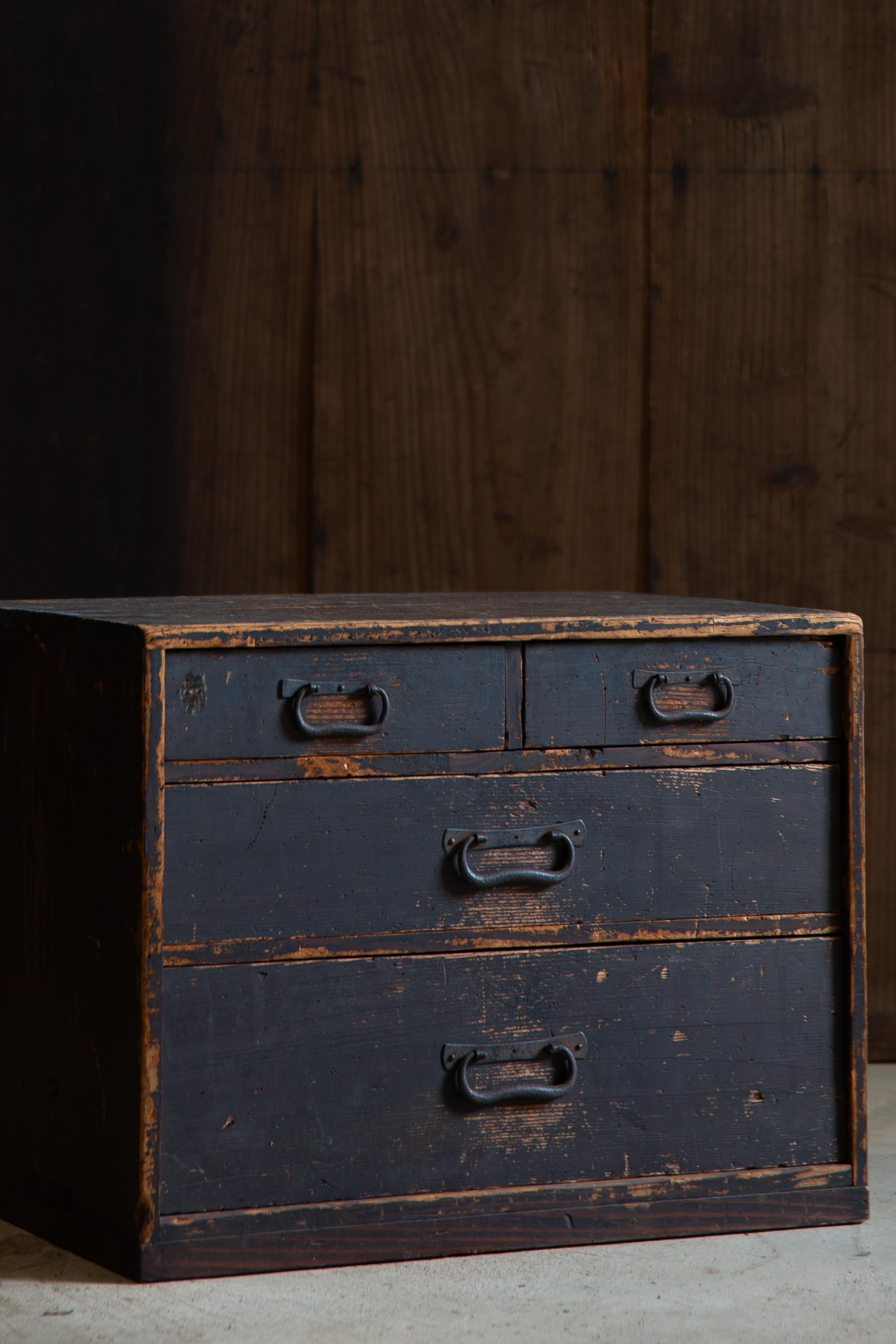 Cassettiera giapponese antica wabi sabi Urushi mid Tansu degli anni 1860-80 in vendita 12