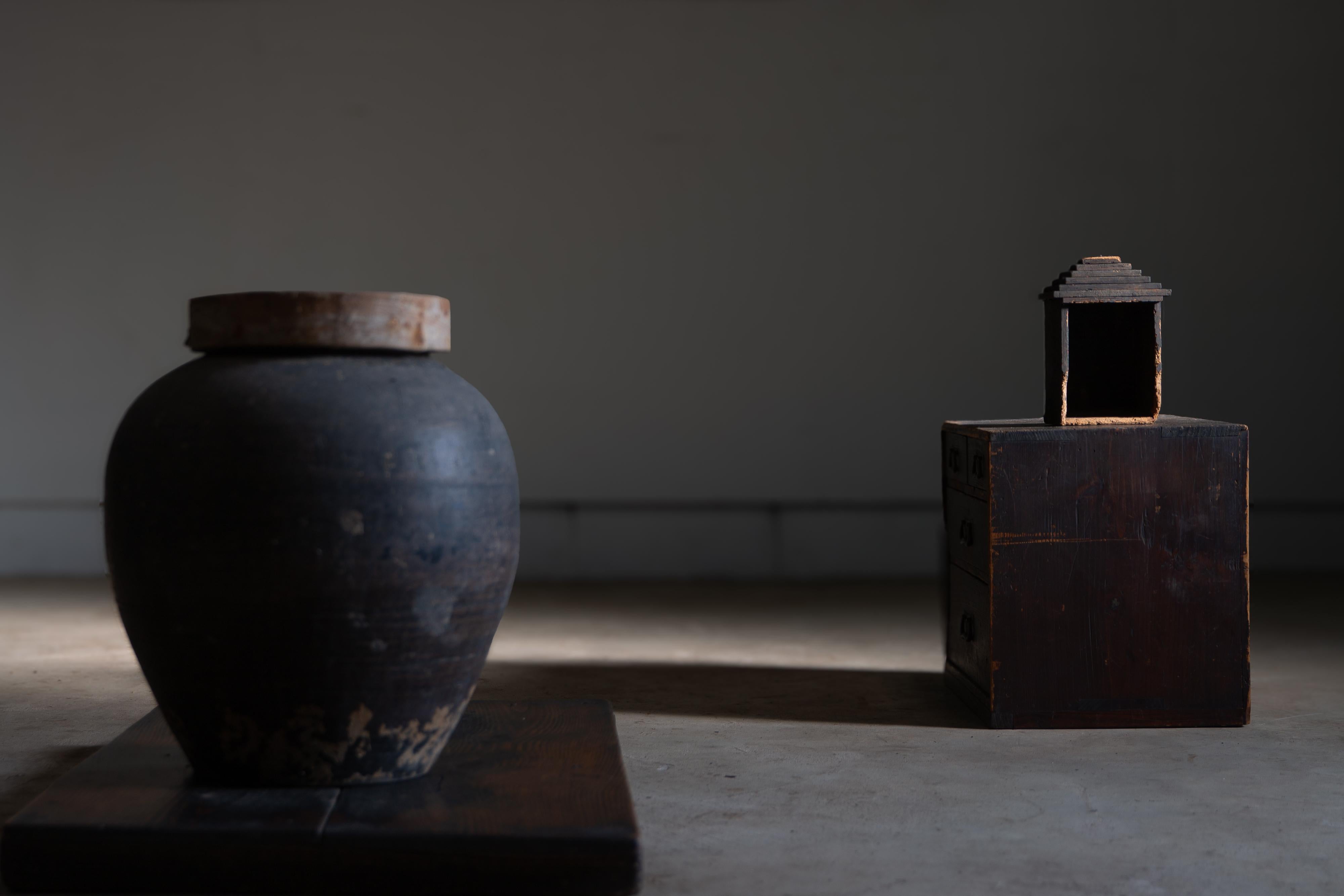Laccato Cassettiera giapponese antica wabi sabi Urushi mid Tansu degli anni 1860-80 in vendita