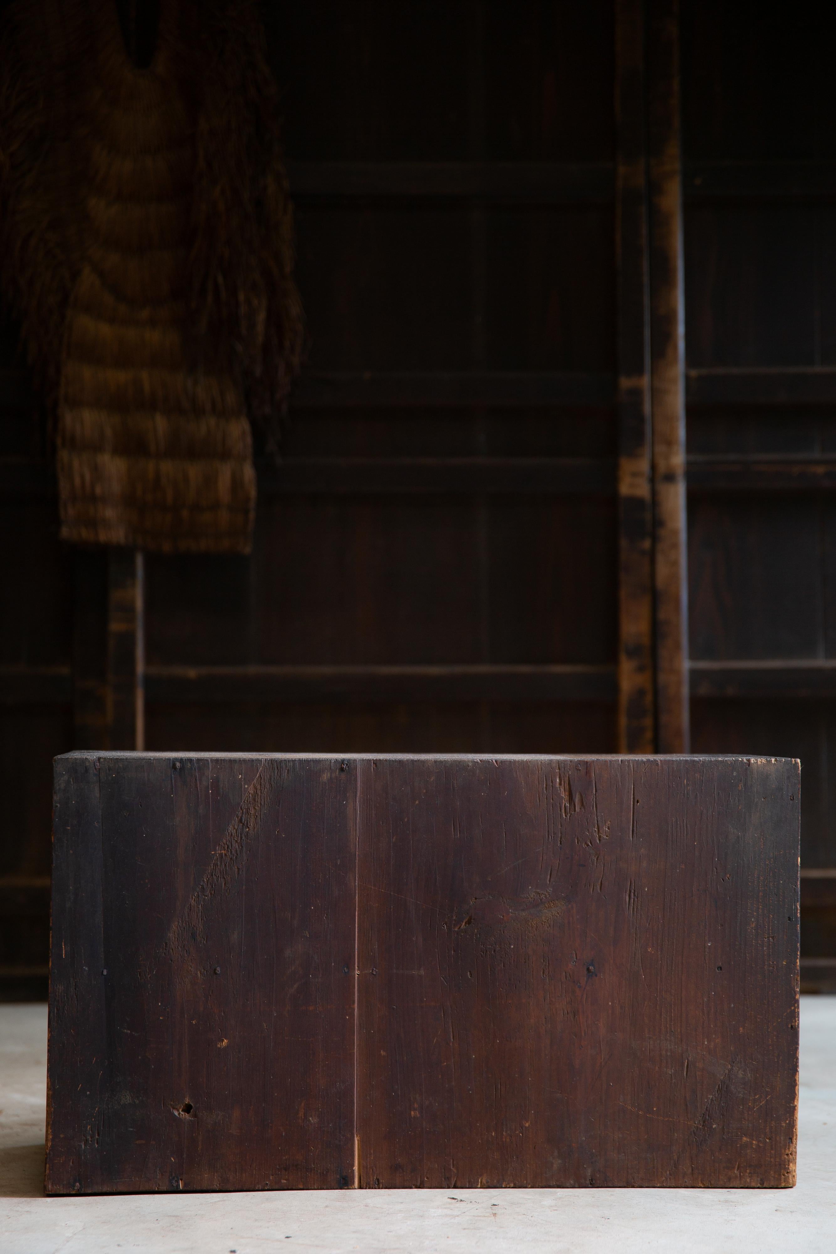 XIX secolo Cassettiera giapponese antica wabi sabi Urushi mid Tansu degli anni 1860-80 in vendita