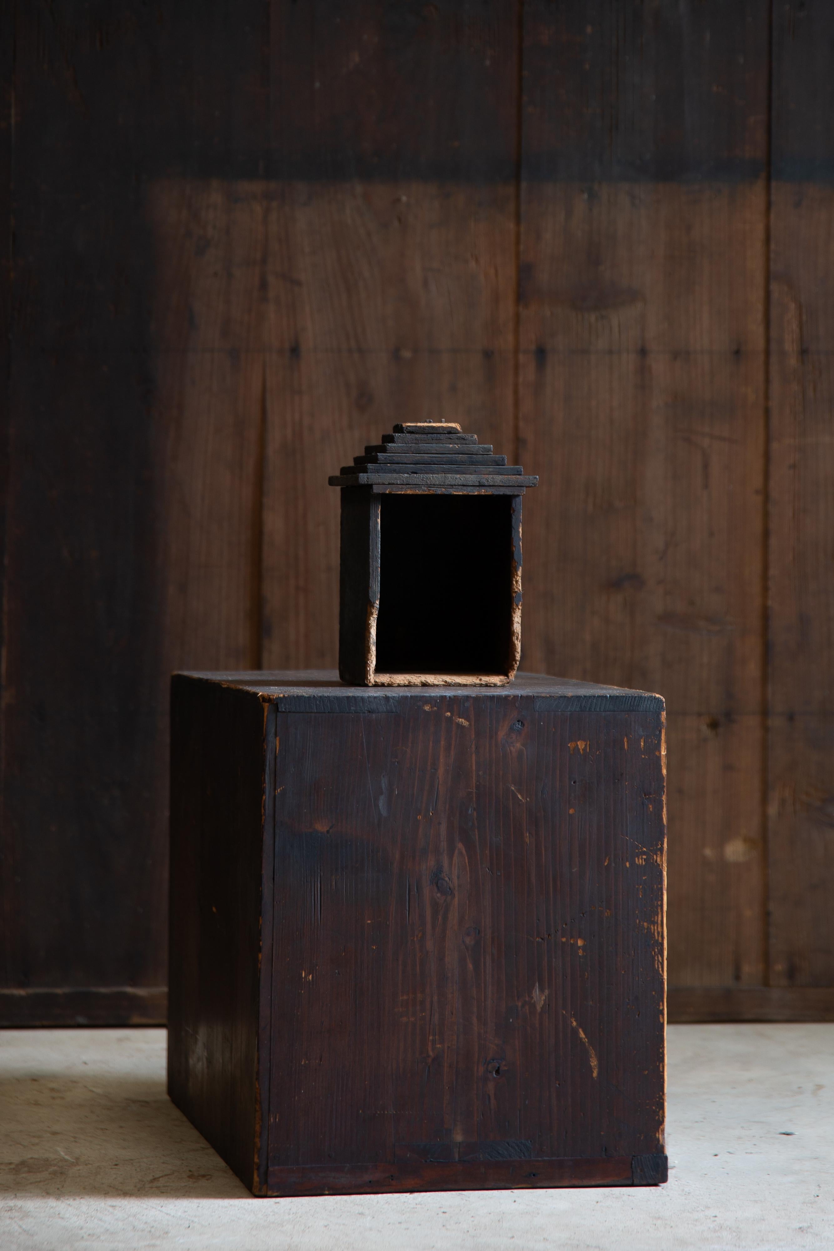 Cassettiera giapponese antica wabi sabi Urushi mid Tansu degli anni 1860-80 in vendita 2