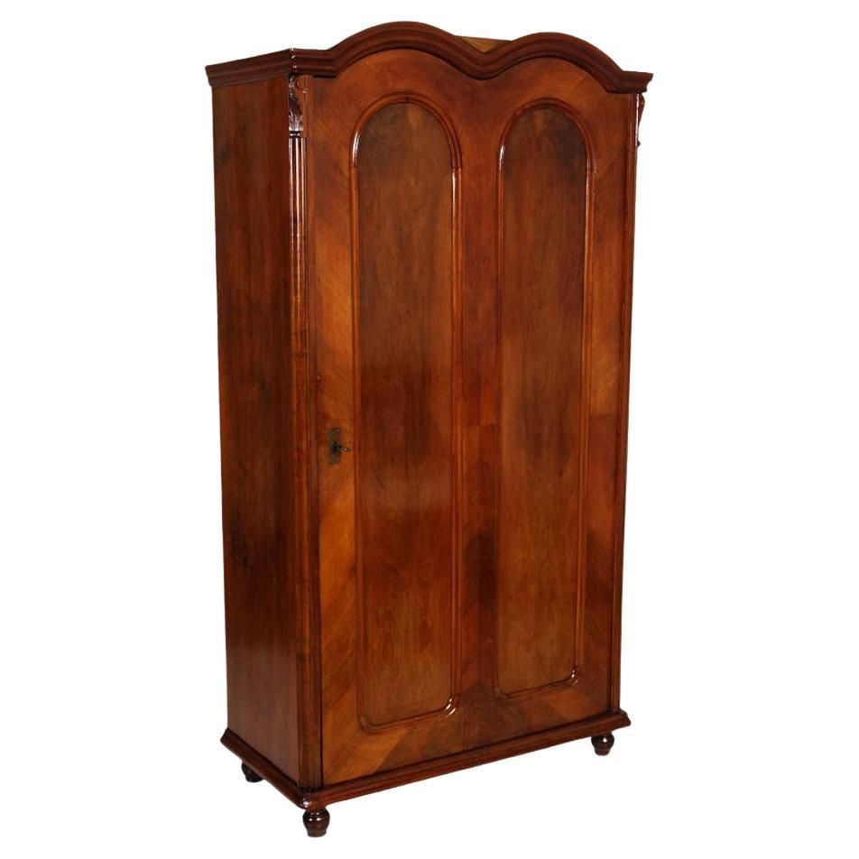 Armadio guardaroba Biedermeier austriaco del 1860 in noce, lucidato a cera