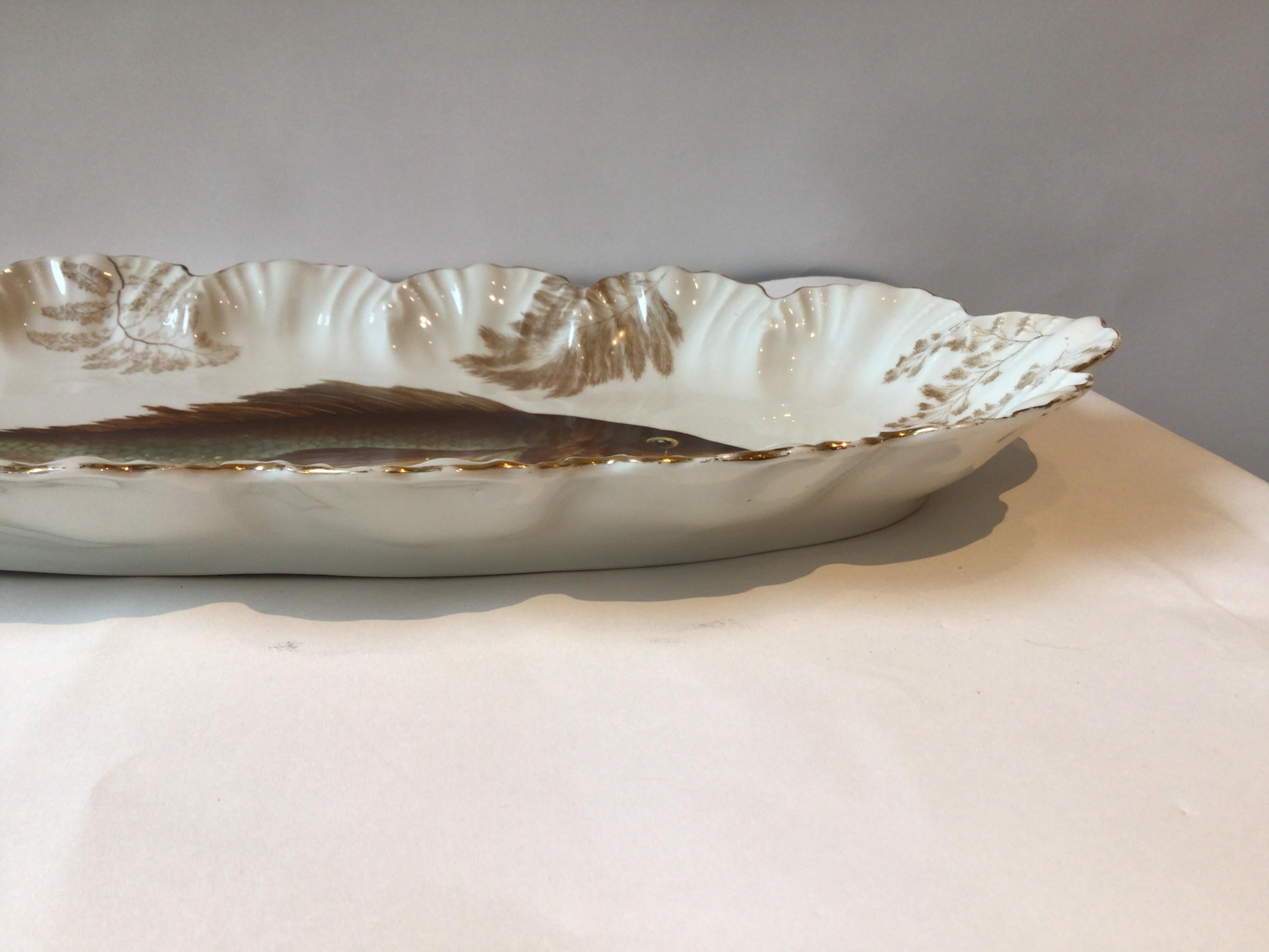 1860s Davis Collamore Fish Platter And 12 Plates In Good Condition In Tarrytown, NY