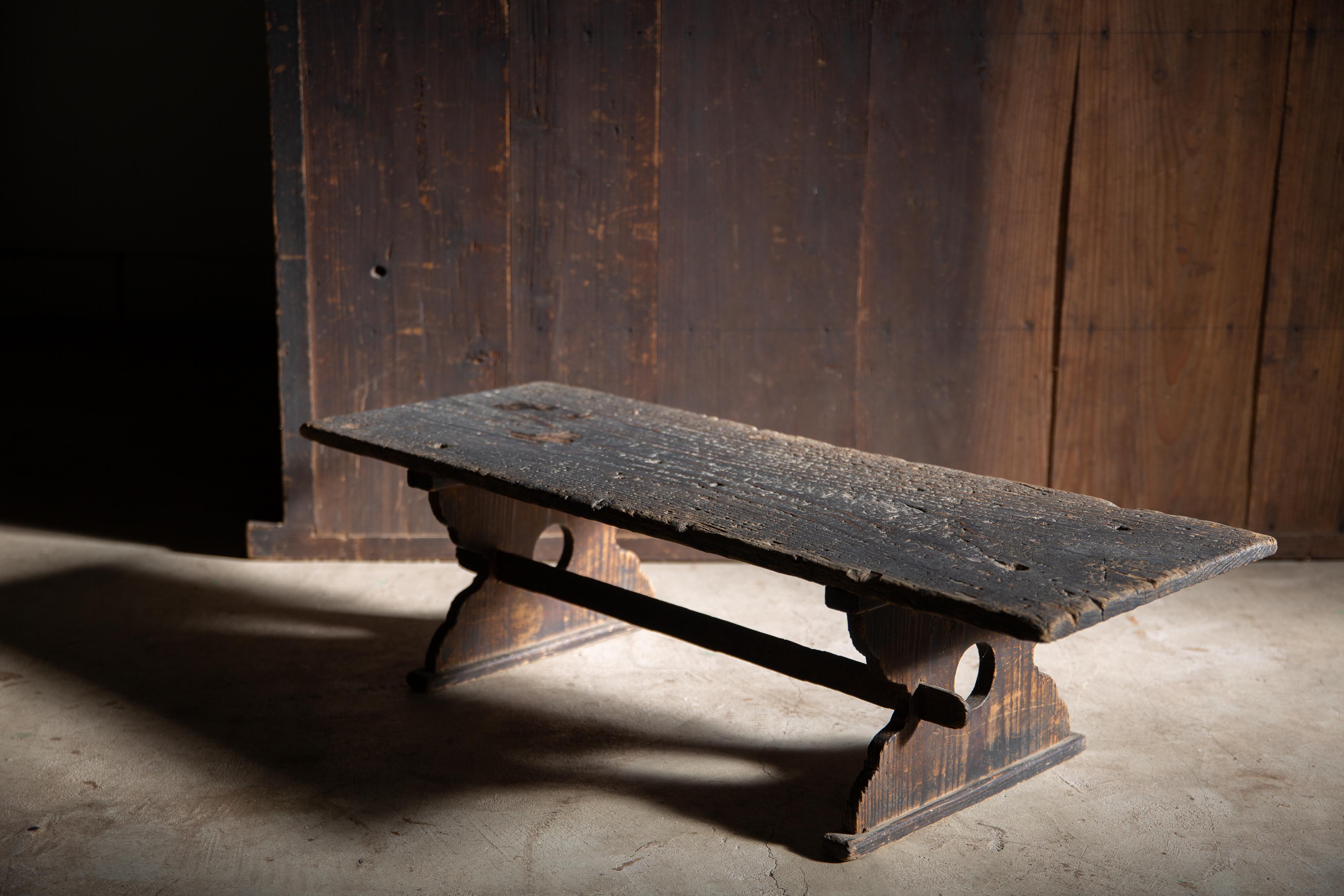Legno Tavolino antico wabi sabi del 1860 Edo giapponese, scrivania bassa, tavolino da caffè primitivo in vendita