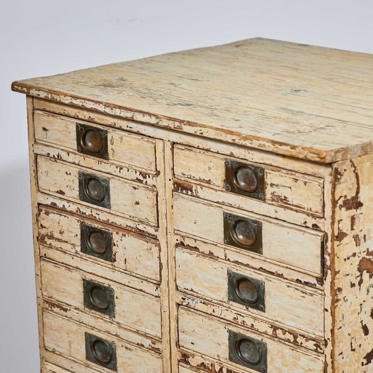 1860er Englischer Sammler-Schubladenschrank Chest (Holz) im Angebot