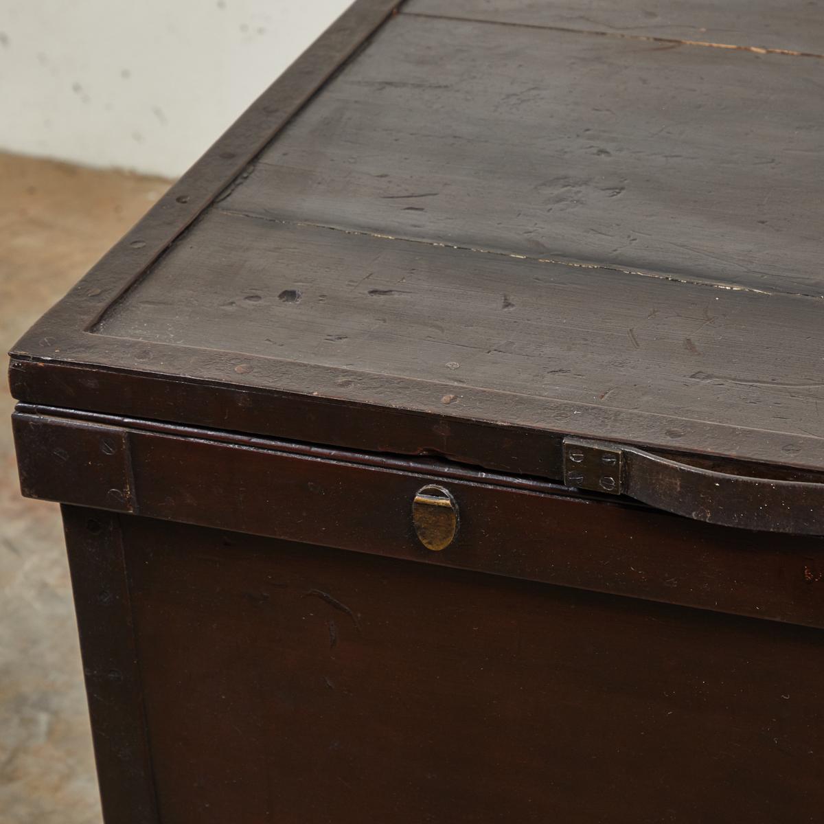 19th Century 1860s English Large Painted Camphorwood Silver Chest with Leather Handles For Sale