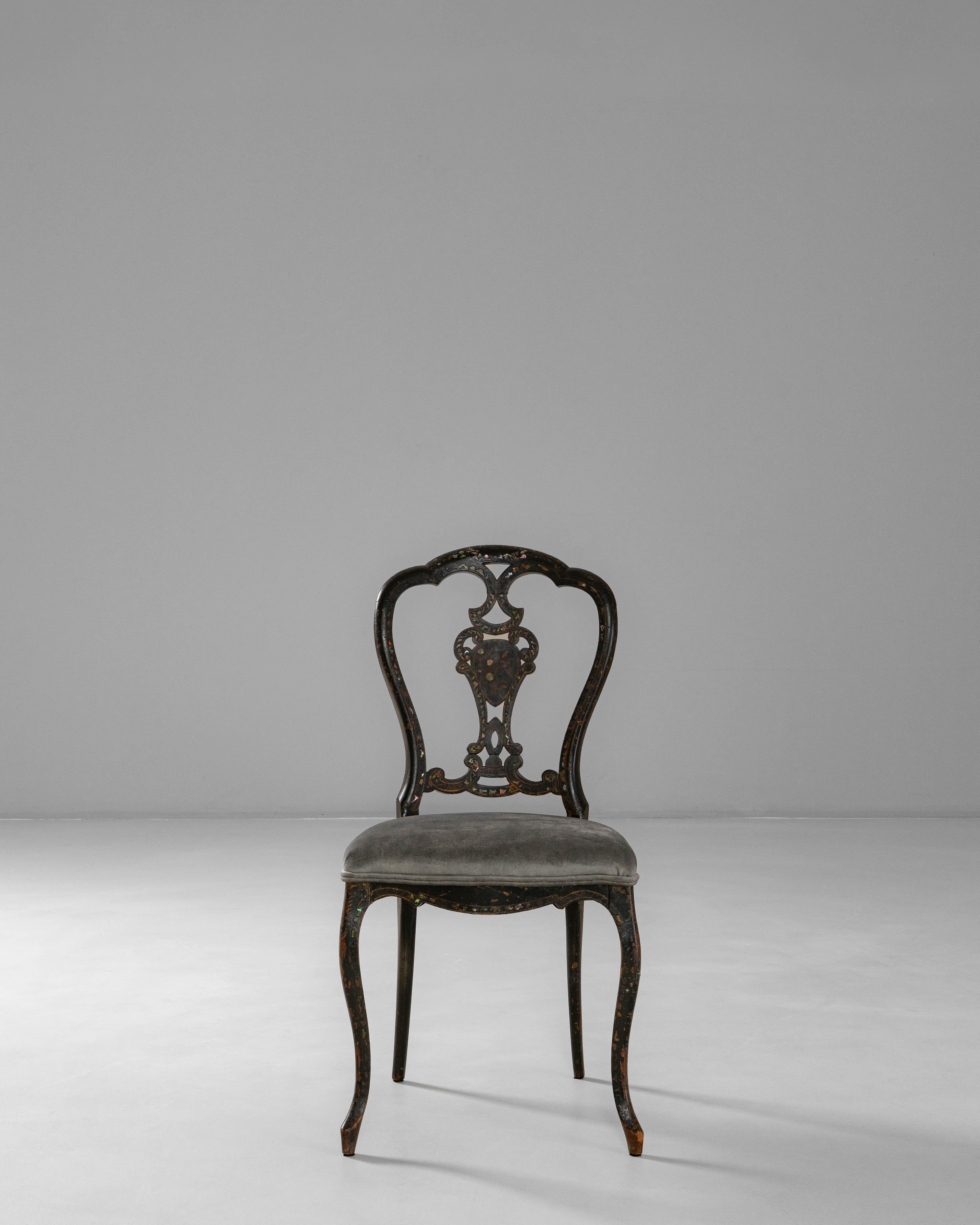 This 1860s French Louis XV wooden chair presents an elegant silhouette enriched with graceful curves and delicate detailing. The sculpted backrest features an ornate pierced design, showcasing the refined craftsmanship associated with the period.
