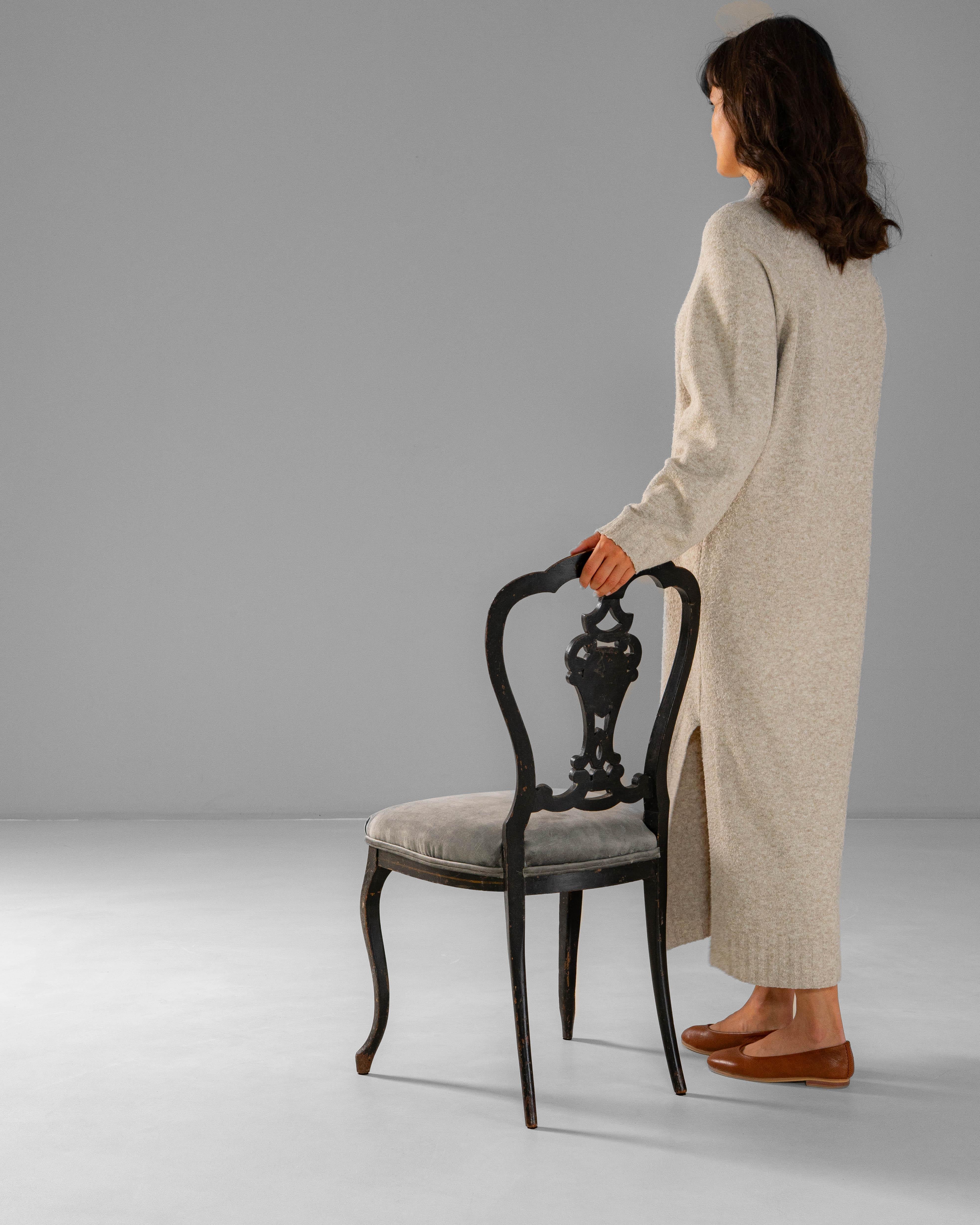 1860s French Louis XV Wooden Chair With Velvet Upholstered Seat im Zustand „Gut“ im Angebot in High Point, NC