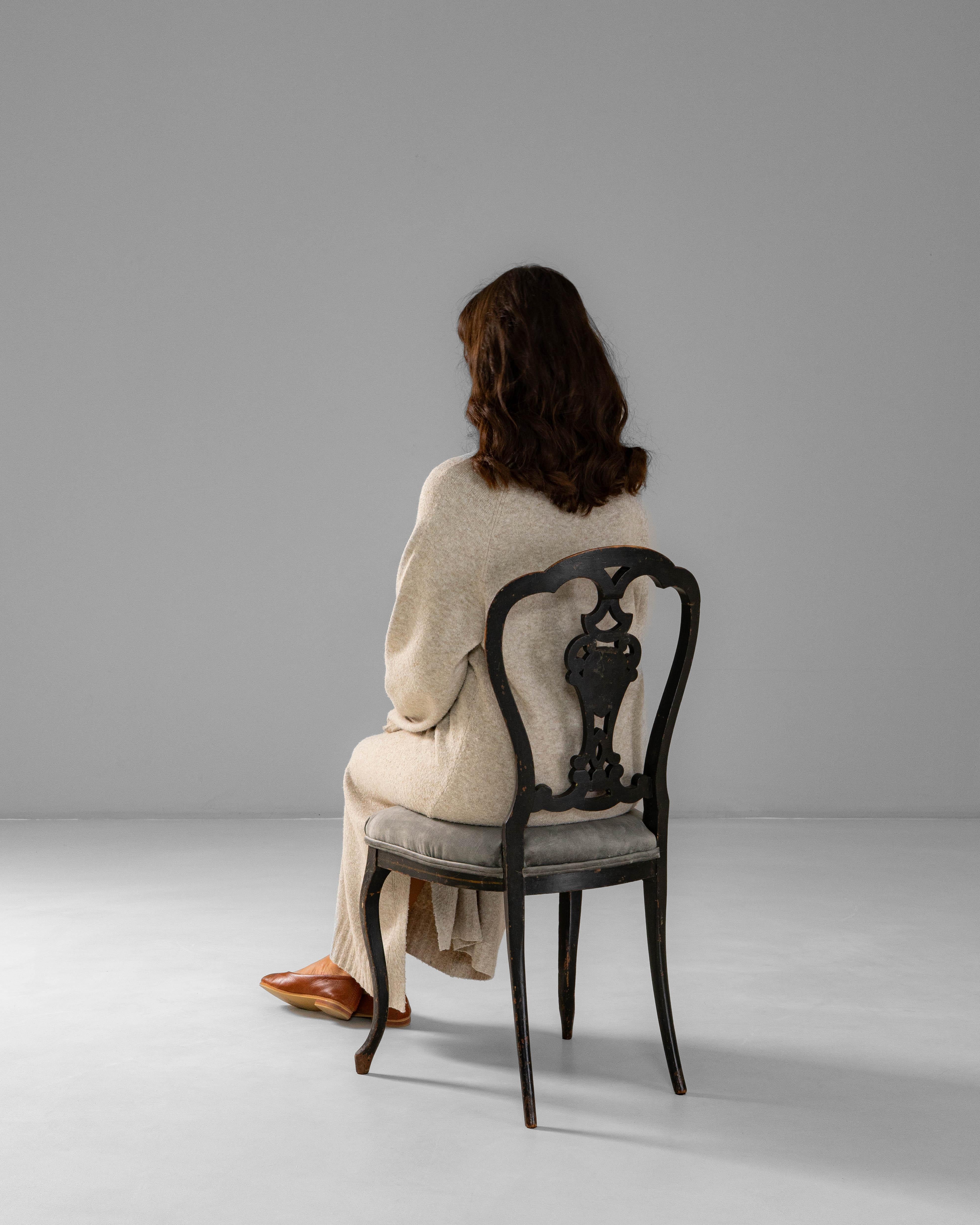 1860s French Louis XV Wooden Chair With Velvet Upholstered Seat (19. Jahrhundert) im Angebot