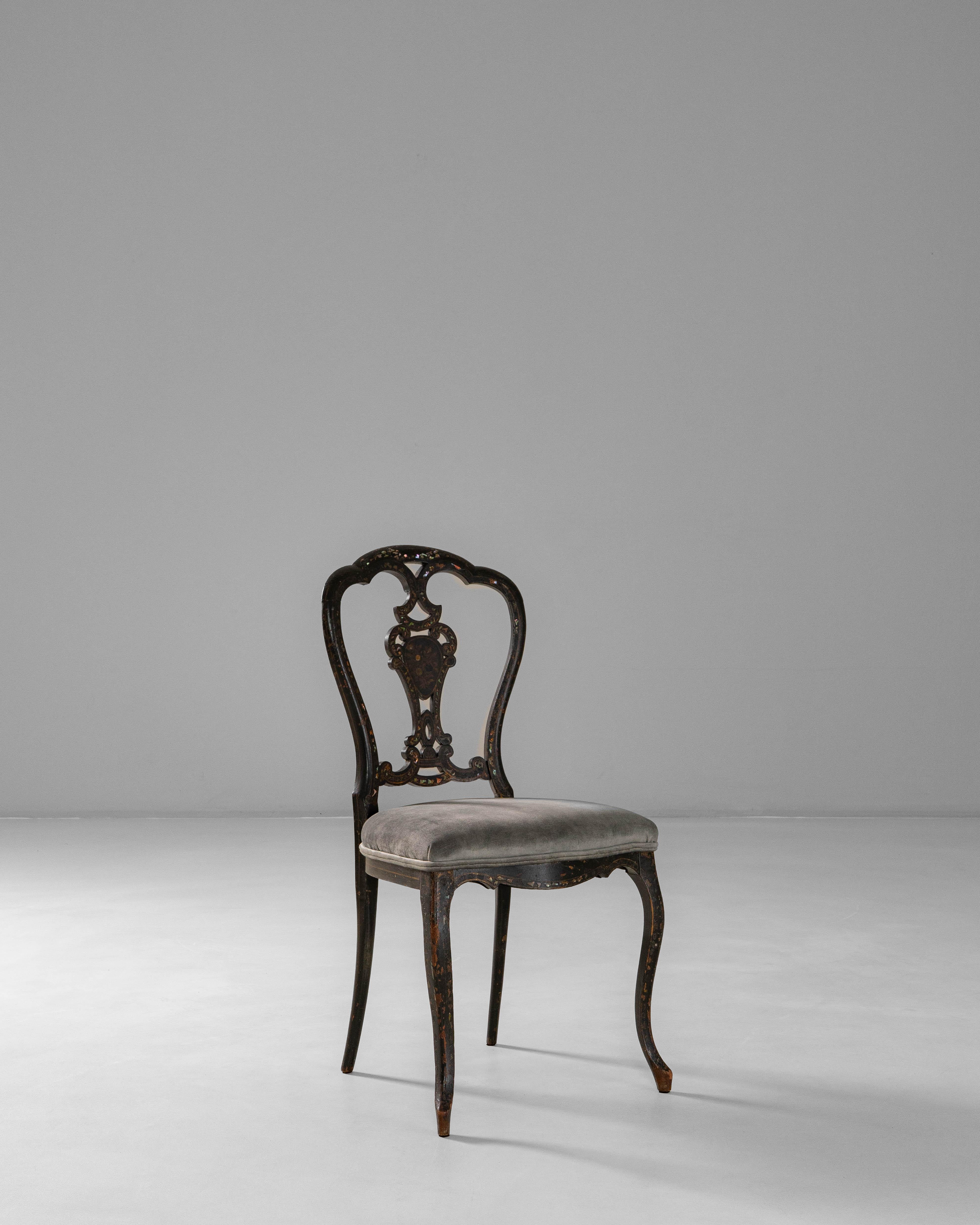 1860s French Louis XV Wooden Chair With Velvet Upholstered Seat (Samt) im Angebot