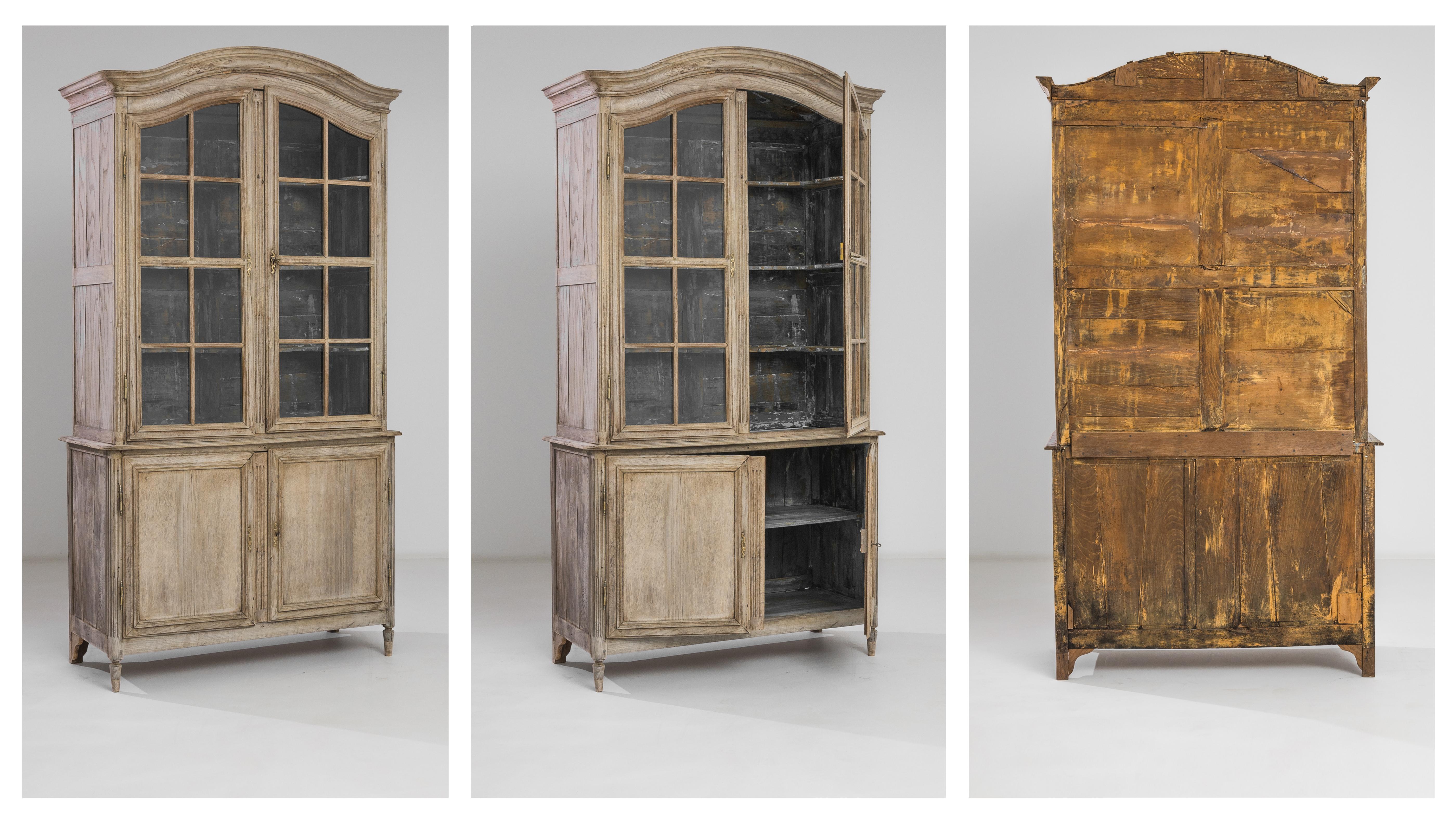 1860s French Oak Vitrine with Patinated Interior For Sale 5