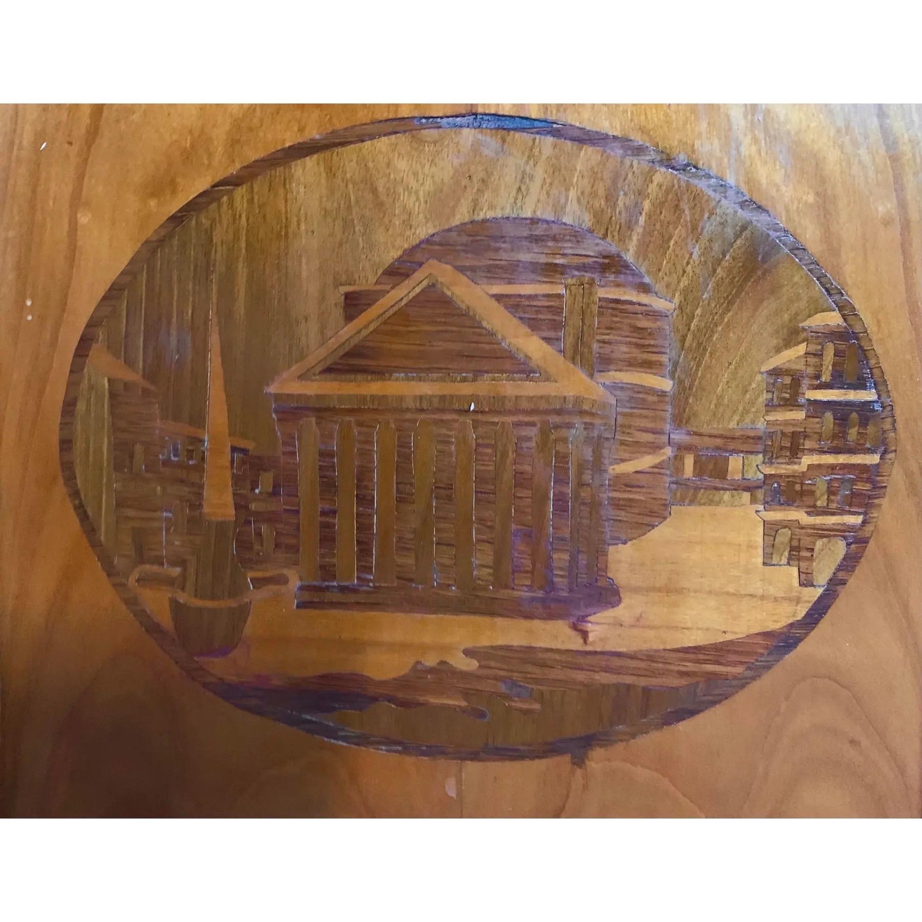 Armario italiano estilo Biedermeier de 1860 Italiano en venta