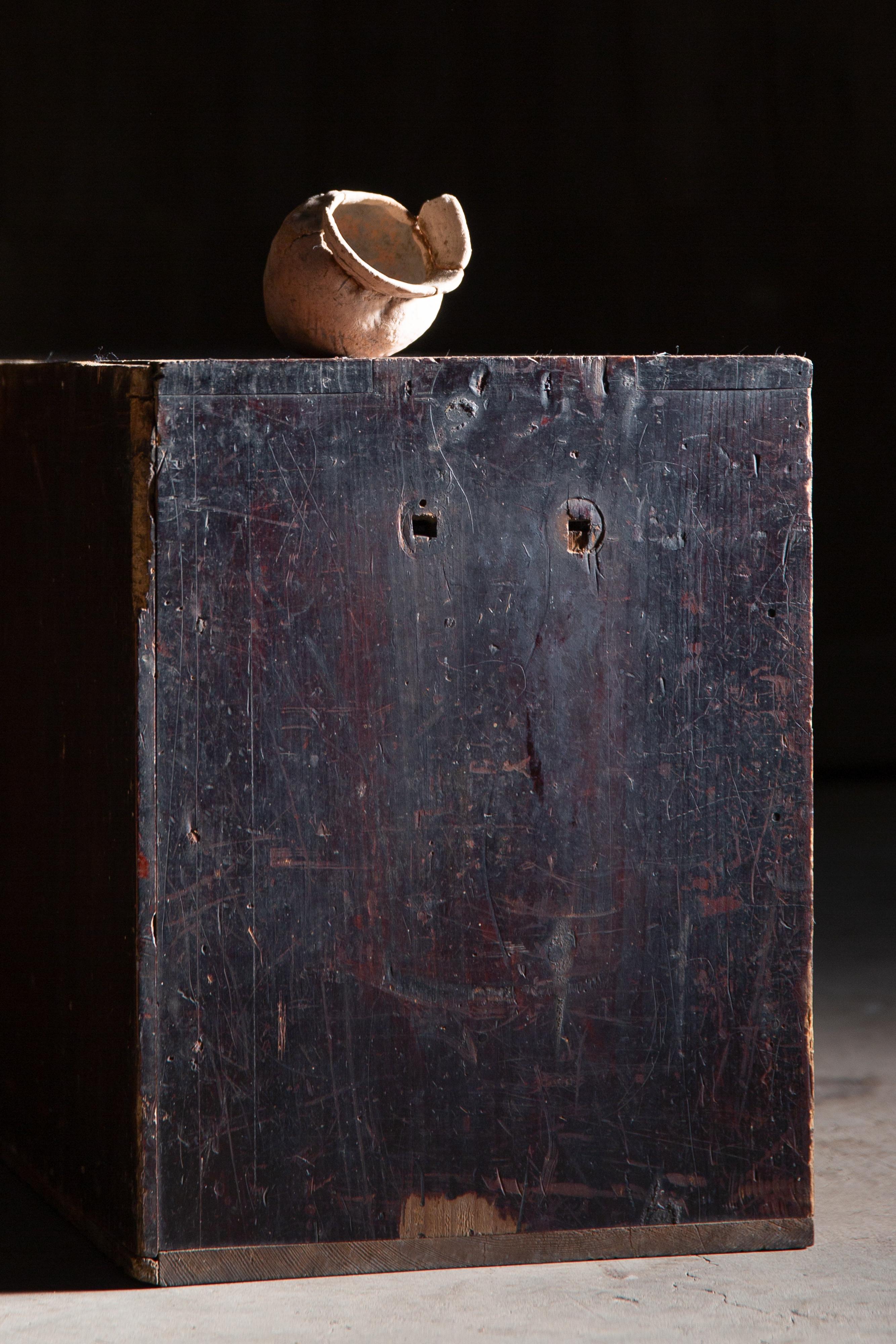 1860er japanische antike Tansu Medizin Kommode & Schwert Lagerung wabi sabi im Angebot 3