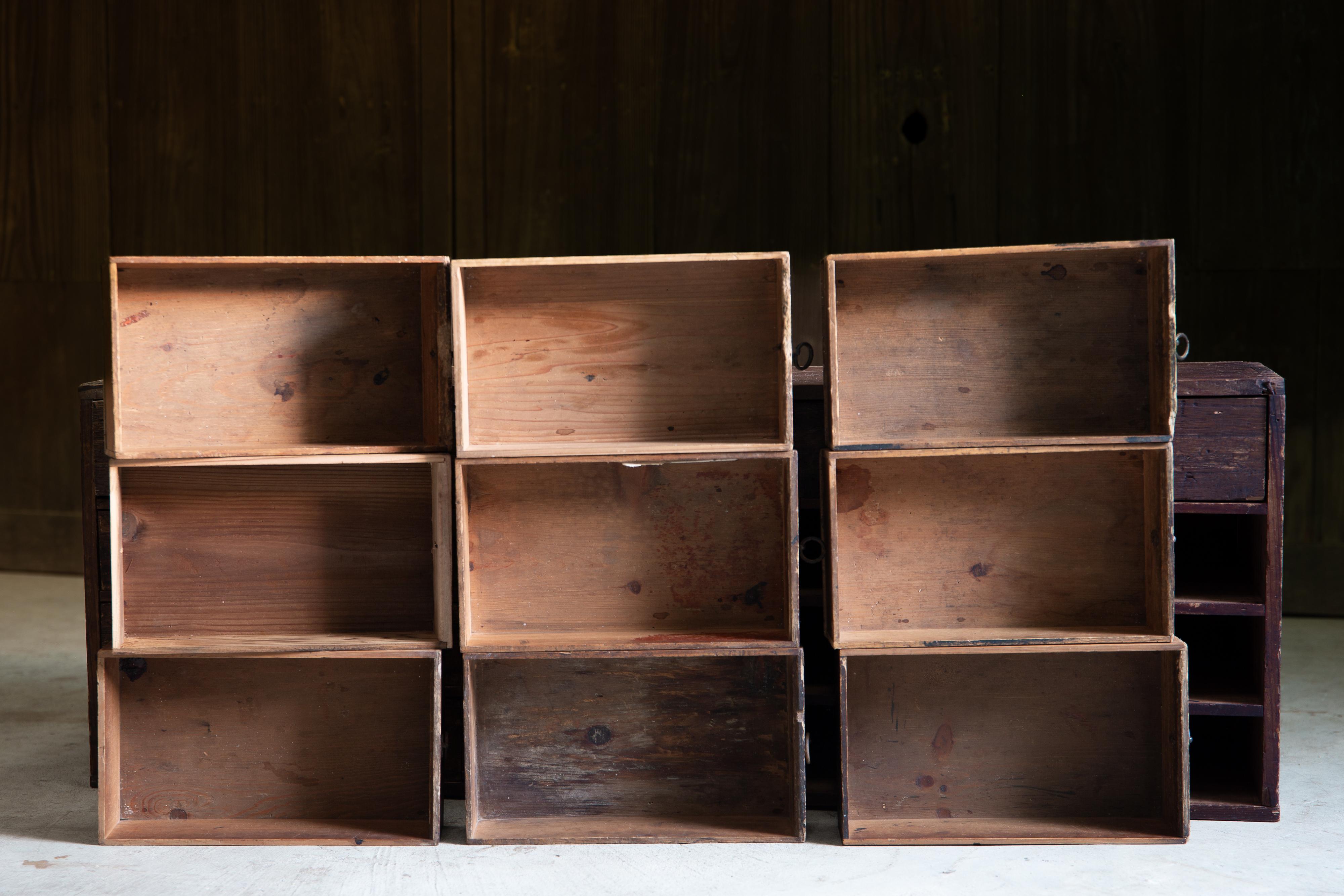 1860er japanische antike Tansu Medizin Kommode & Schwert Lagerung wabi sabi im Angebot 10