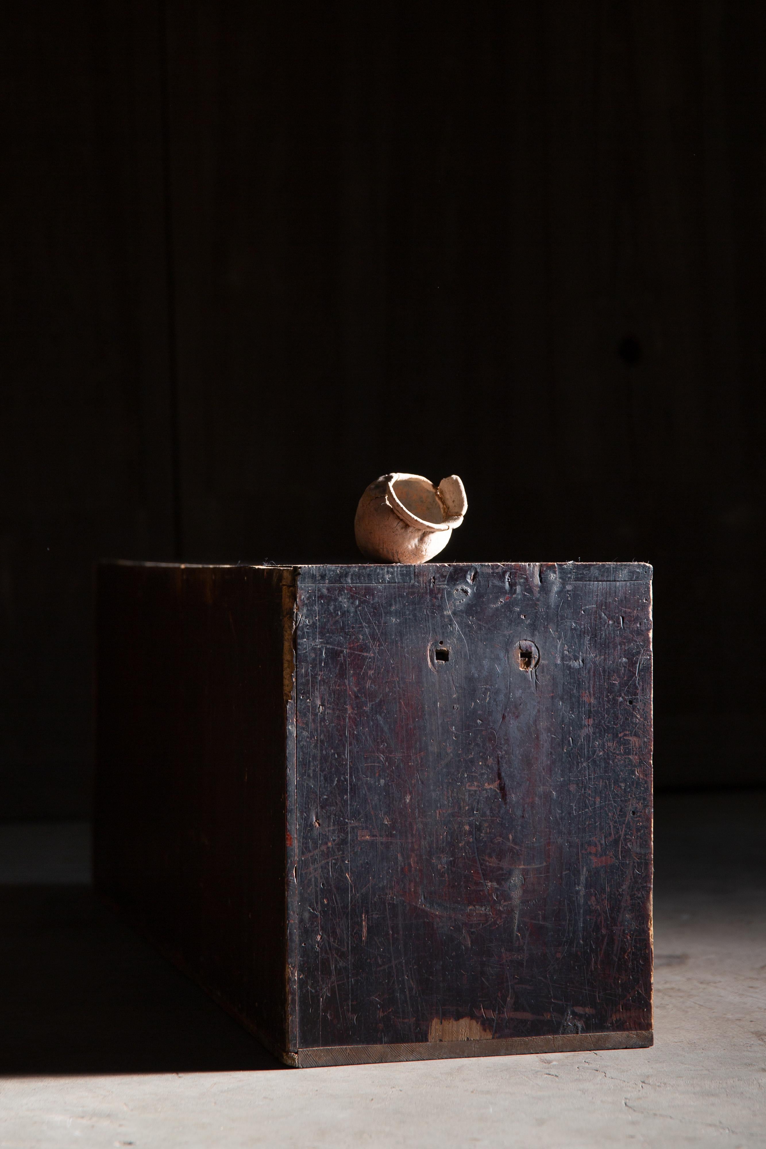 1860er japanische antike Tansu Medizin Kommode & Schwert Lagerung wabi sabi im Angebot 2