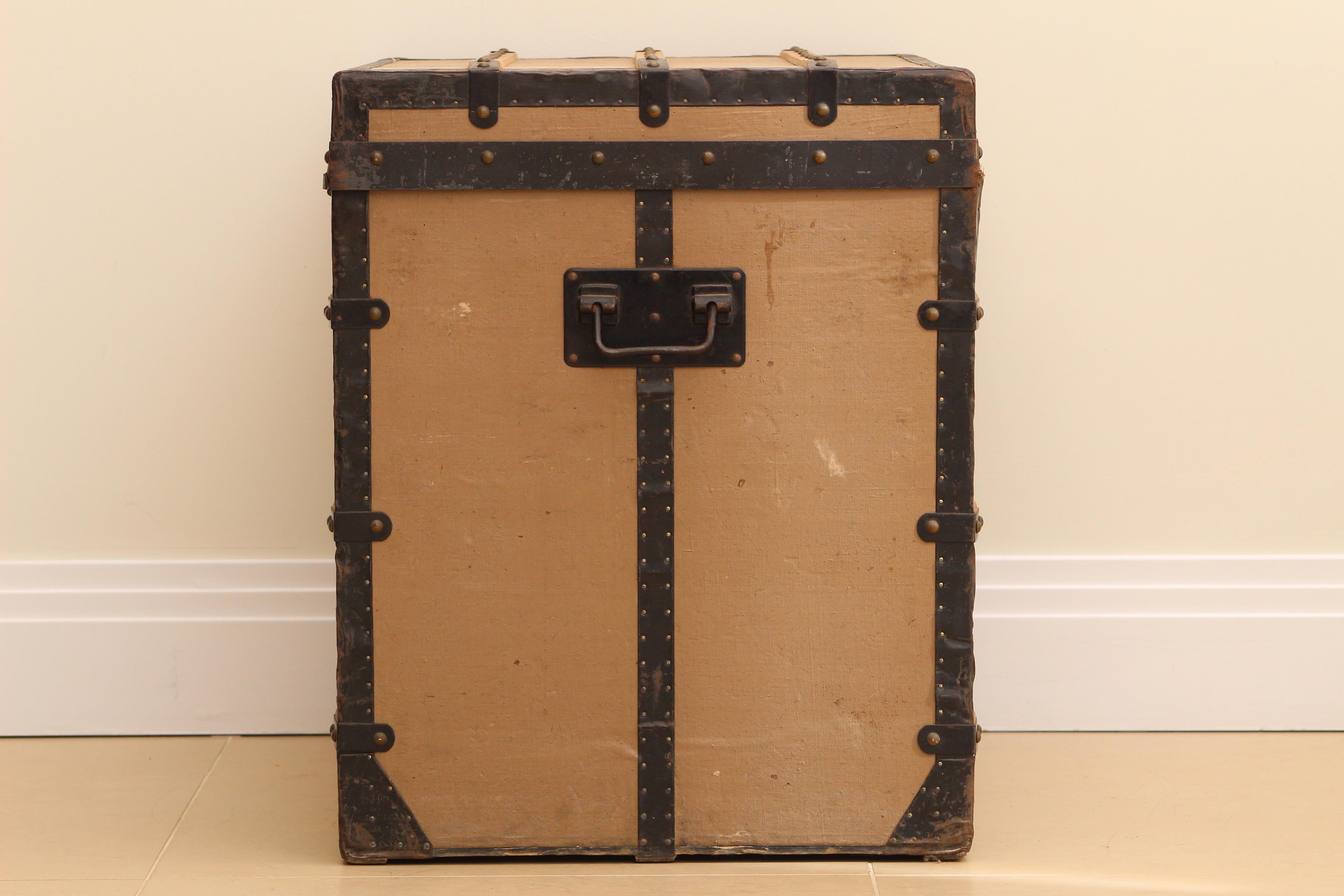 1860s Louis Vuitton Trianon Trunk - Museum Piece In Good Condition For Sale In London, GB