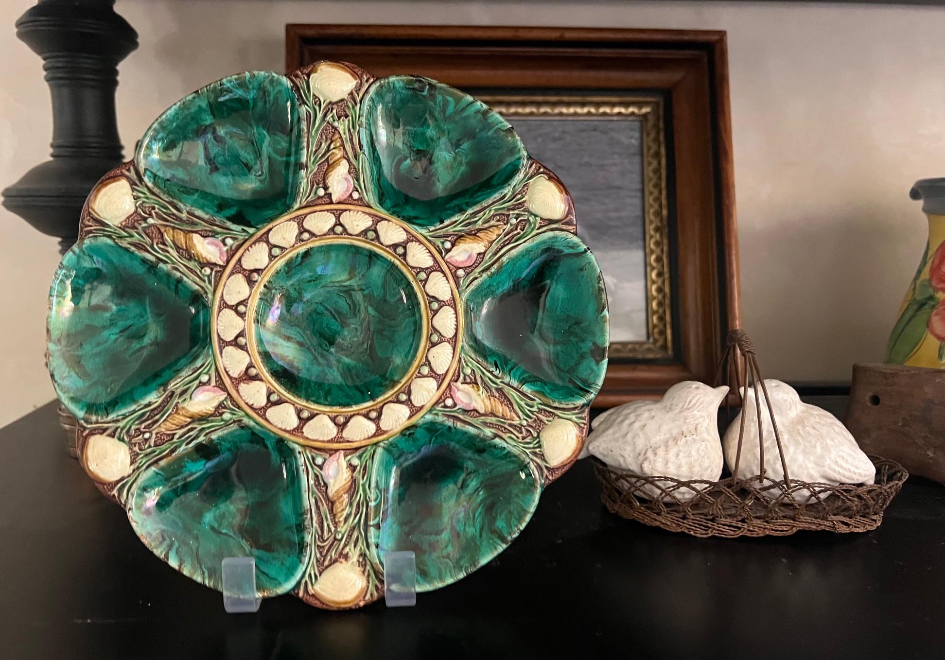 Inglese Piatto da ostrica verde smeraldo Minton del 1870 in vendita