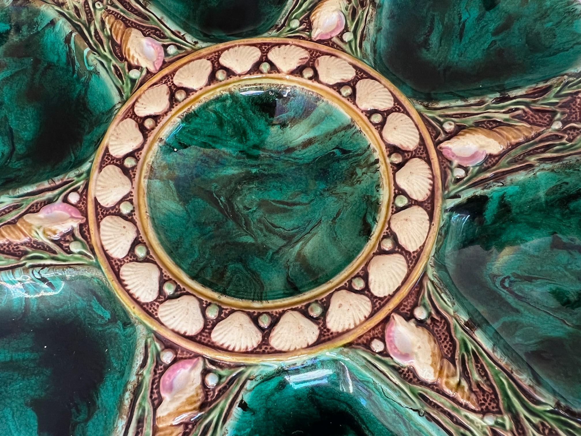 Piatto da ostrica verde smeraldo Minton del 1870 In condizioni buone in vendita a Ross, CA