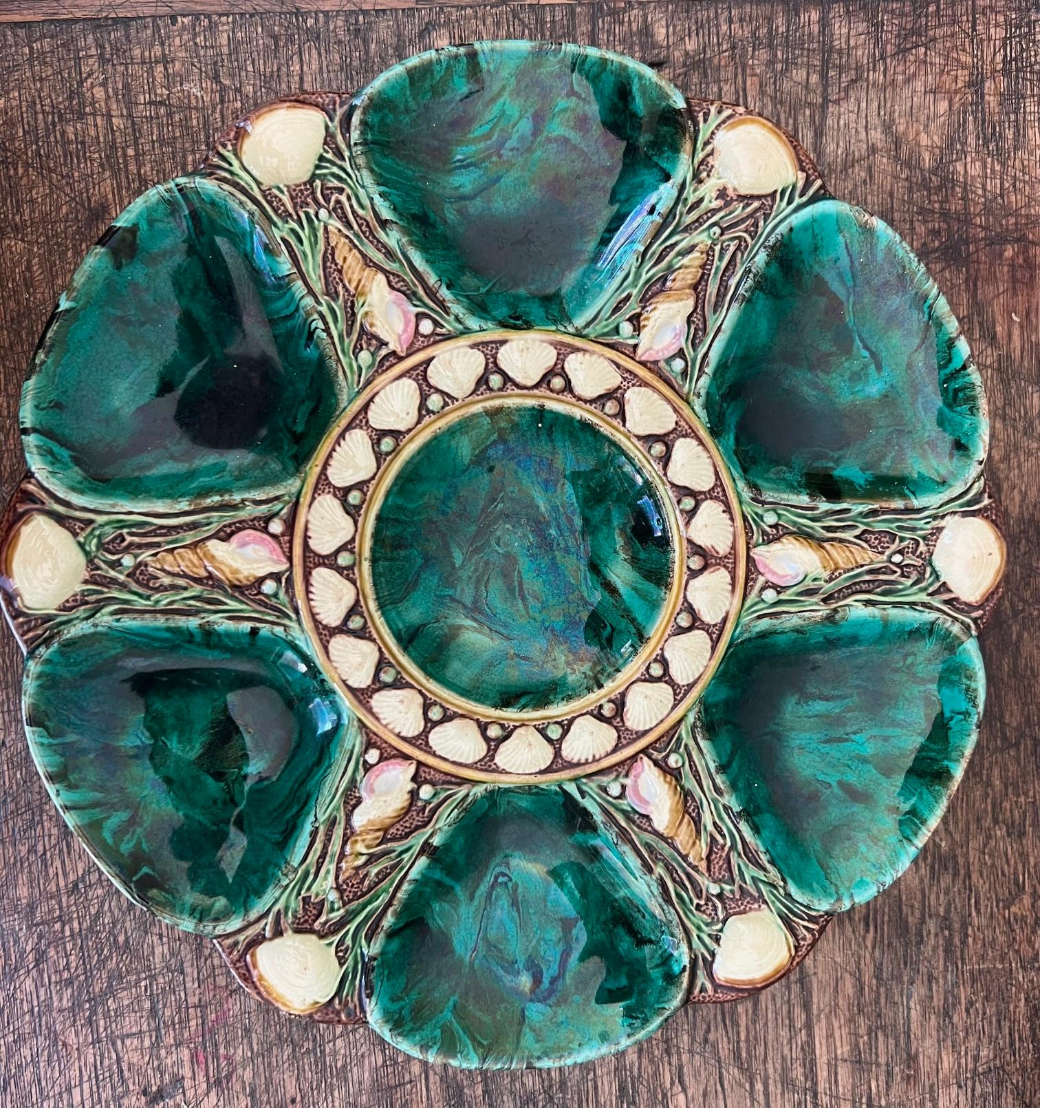 Ceramica Piatto da ostrica verde smeraldo Minton del 1870 in vendita